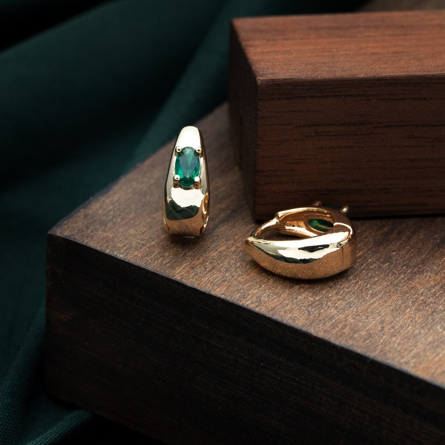 4pcs Emerald CZ Pave Hoop Earrings, 18K Gold plated Brass, Oval Huggie Leverback Ear Hooks (GB-3456)