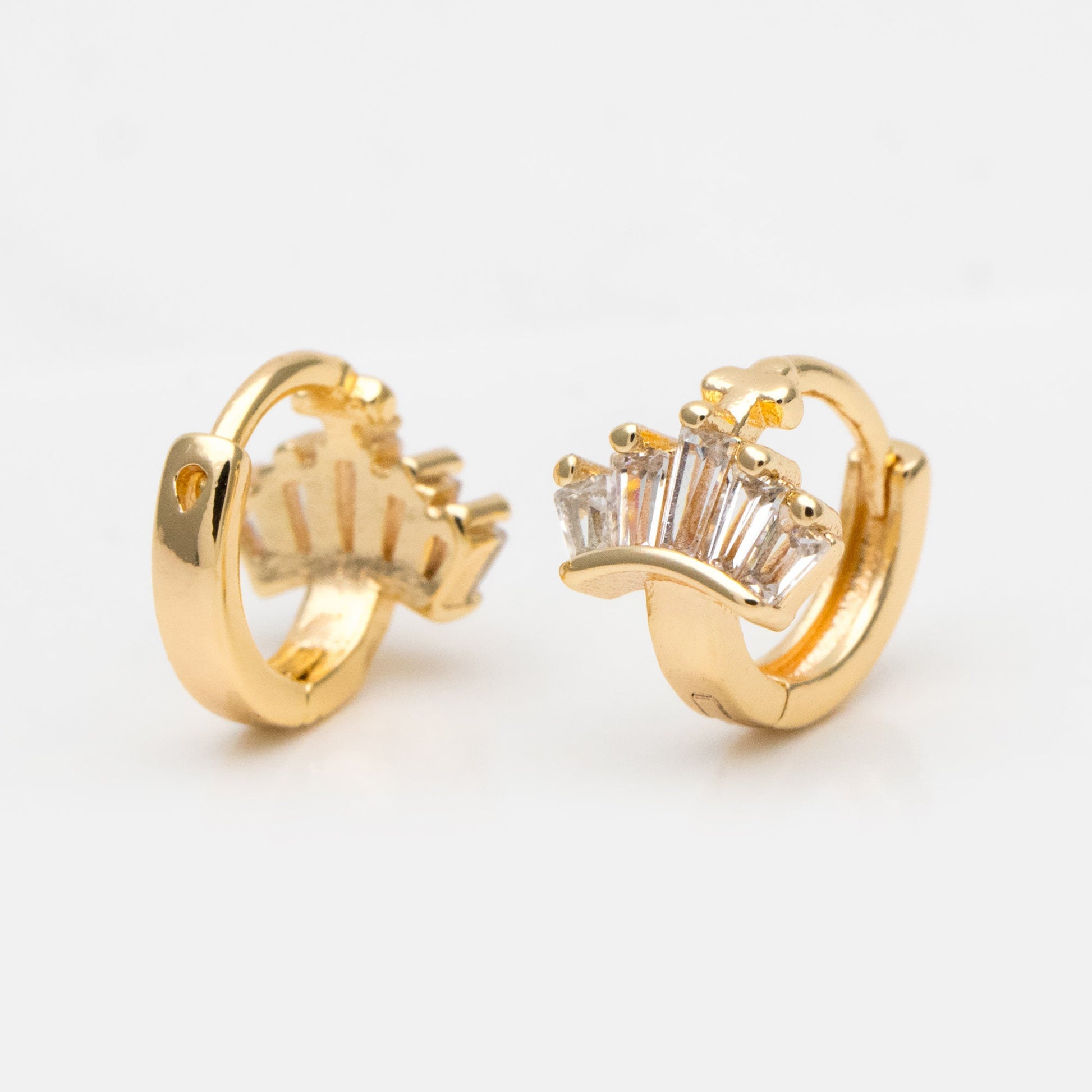 4pcs CZ Pave Tiny Crown Hoop Earrings, 9mm, Cartilage Hoop, Cartilage Clicker Hoop (GB-3474-D)