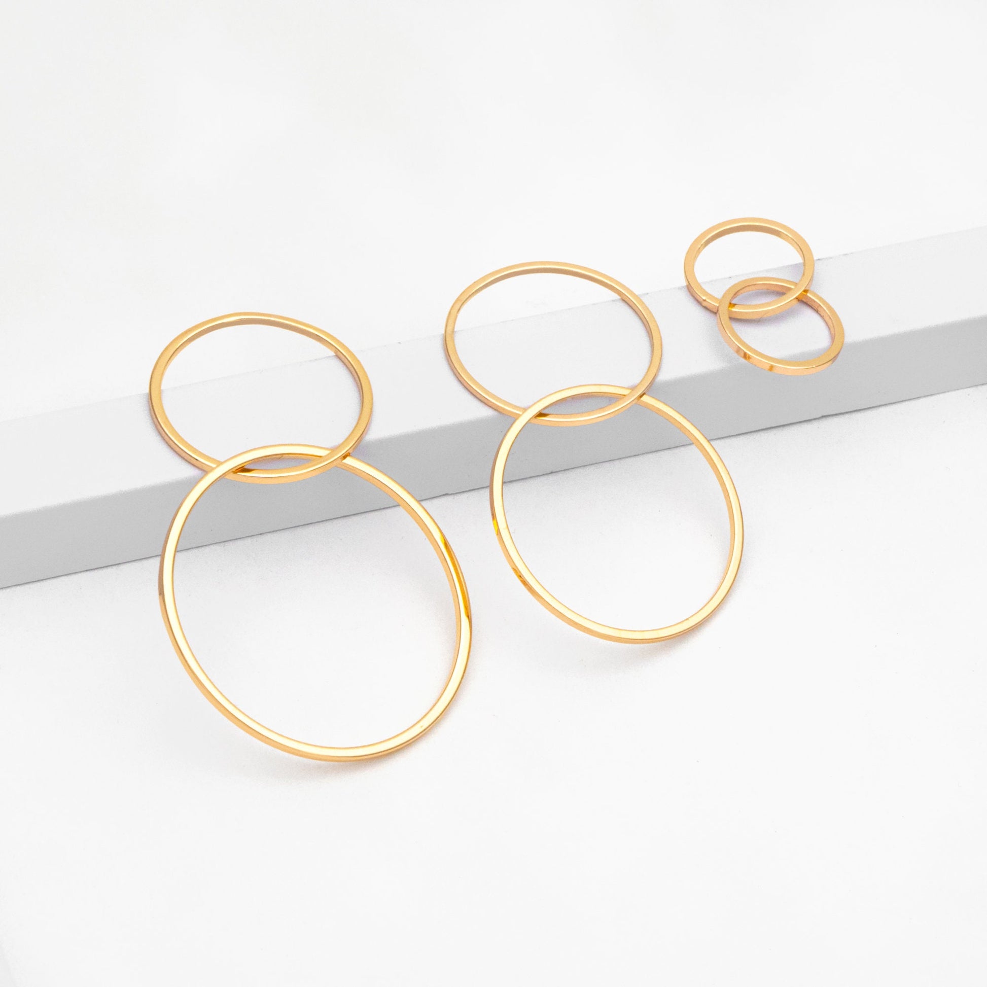 10pcs Gold Linked Circles, two ring Pendant, Interlocking rings, two linked circles, Entwined Circle 20mm and 25/30mm (GB-1300)