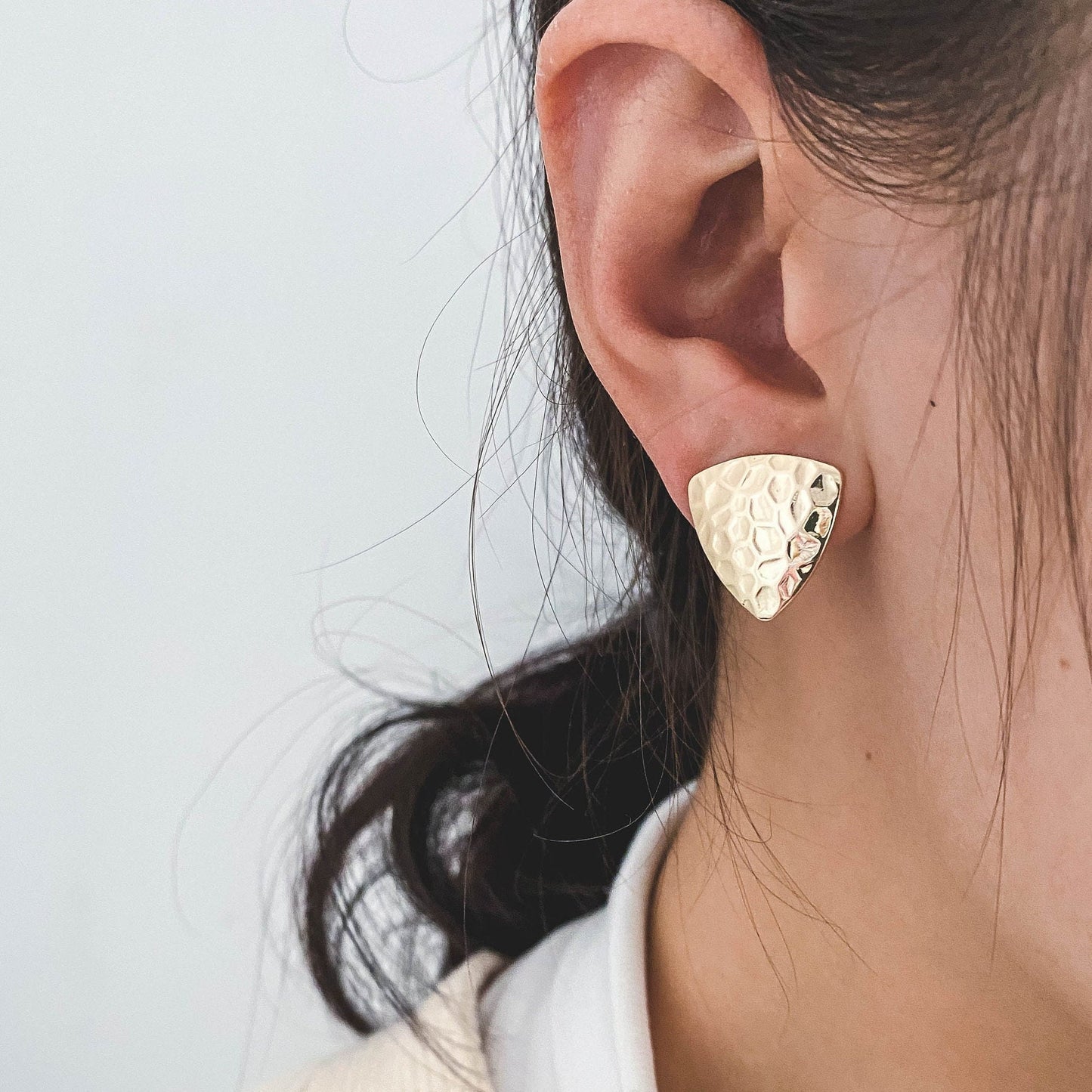 10pcs Gold Hammered Triangle Earrings, Geometric Ear Posts 17mm, Minimalist Earring Findings (GB-2866)