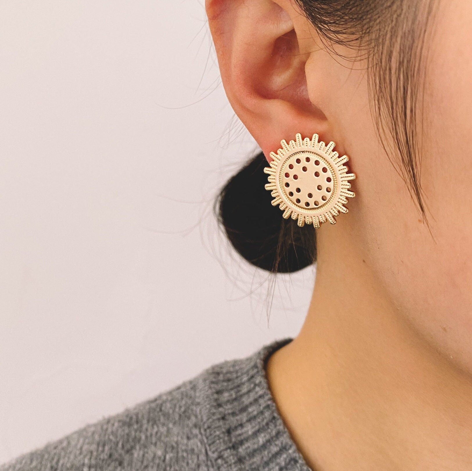 4pcs Gold Sun Earring with Loop, 25mm, Real Gold Plated Brass, Flower Stud Earrings (#GB-3166)