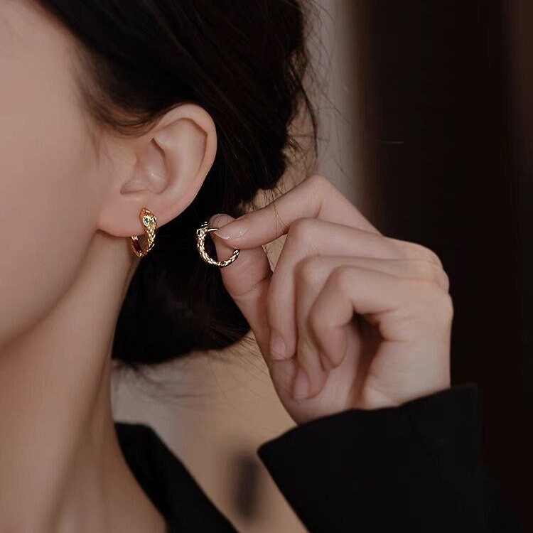 4pcs Snake Hoop Earrings, Gold Huggie Earrings 16mm, Snake Huggie Hoops (GB-2629)