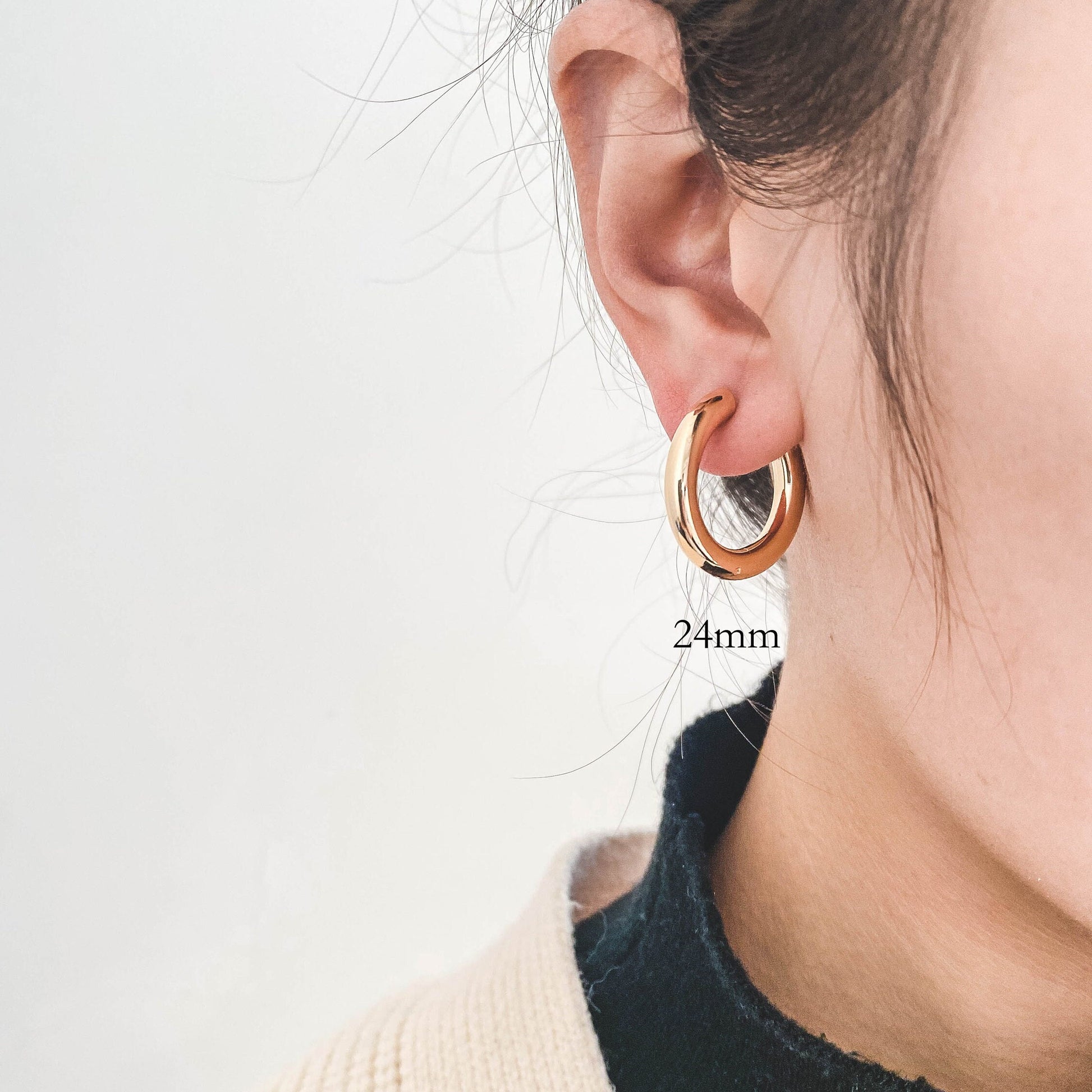 4pcs Gold/ Silver Tone Chunky Hoop Huggies, 4mm Thick, 18/ 20/ 22/ 24/ 26mm, Stainless Steel Hoop Earrings, Minimalist Earrings (GB-3301)