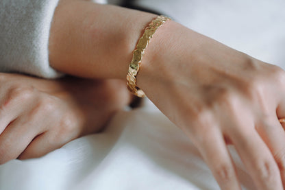 1pcs Gold Hammered Bangle Bracelet, Stackable Bracelets, Adjustable Bangle Bracelet (GB-3533)