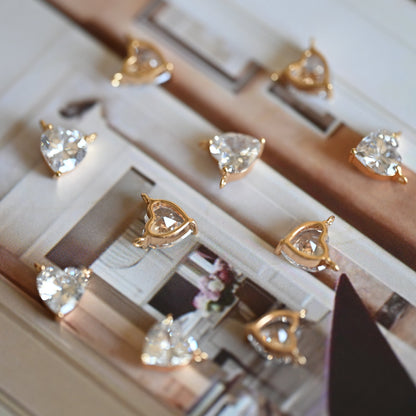 10pcs Rhinestone Connector Beads 8.5x9mm, Clear Rhinestone Heart Charms, Gold Plated Brass Findings (GB-215-B)