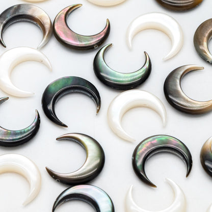 4pcs Mother of Pearl Crescent Moon Beads, Natural MOP Shell Moon Charms 15mm (V1427)