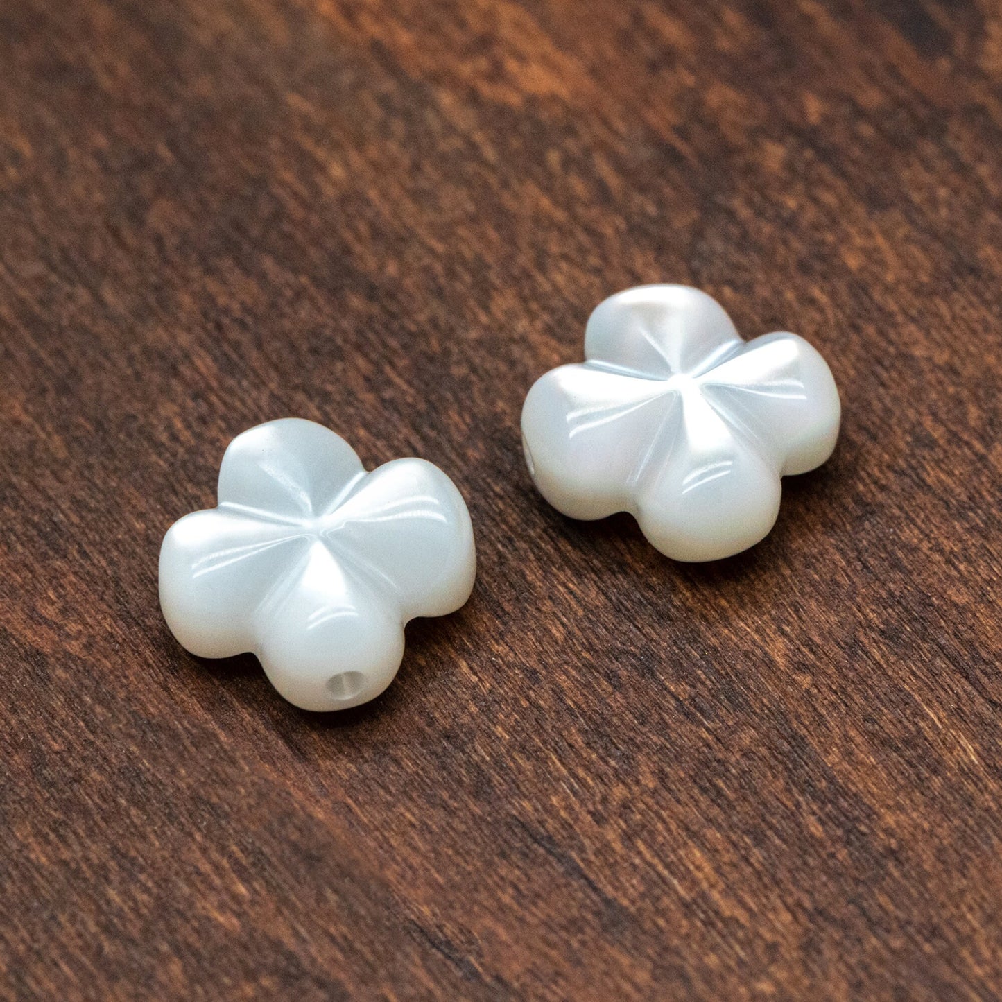 10pcs White Mother of Pearl 3D Shell Flower Beads 8mm (#V1429)