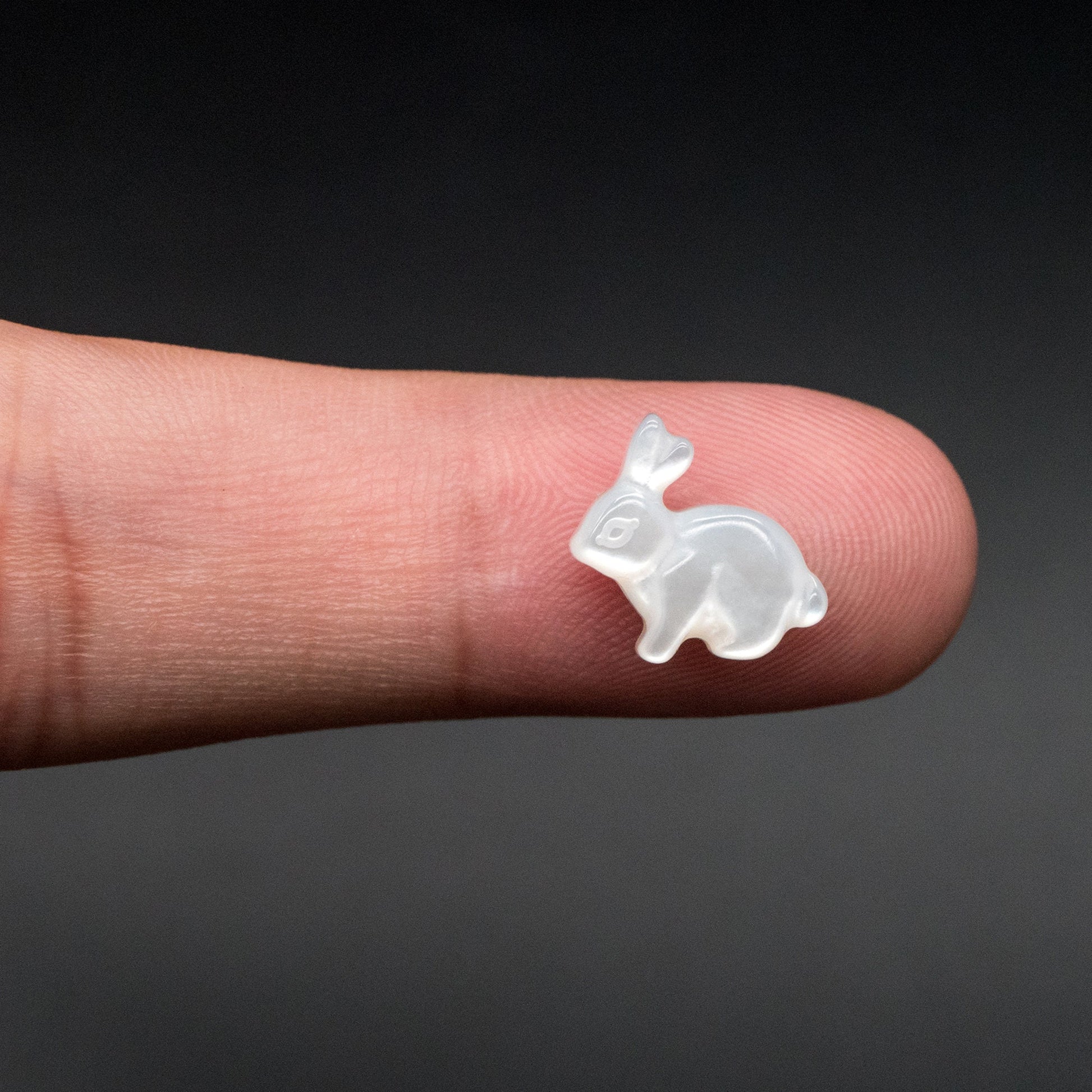 4pcs White Mother of Pearl Shell Rabbit beads, MOP Animal Charms (V1431)