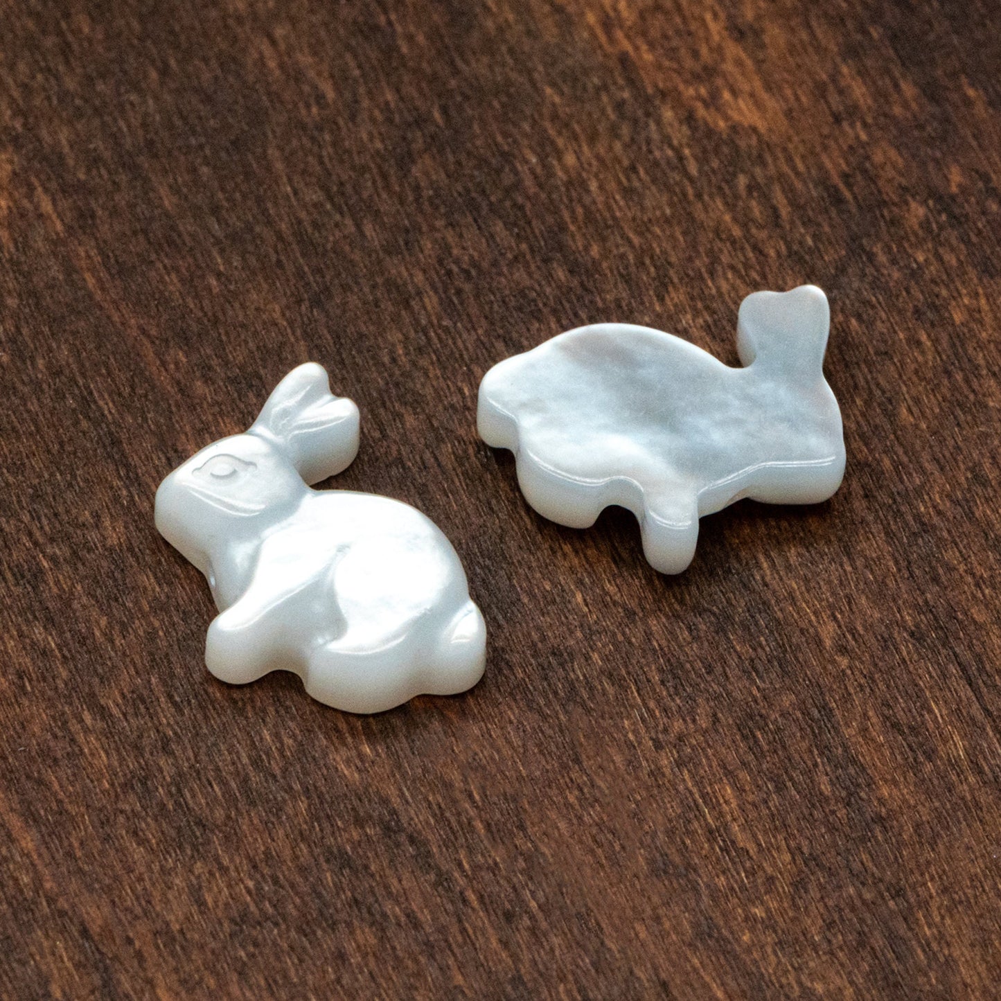 4pcs White Mother of Pearl Shell Rabbit beads, MOP Animal Charms (V1431)