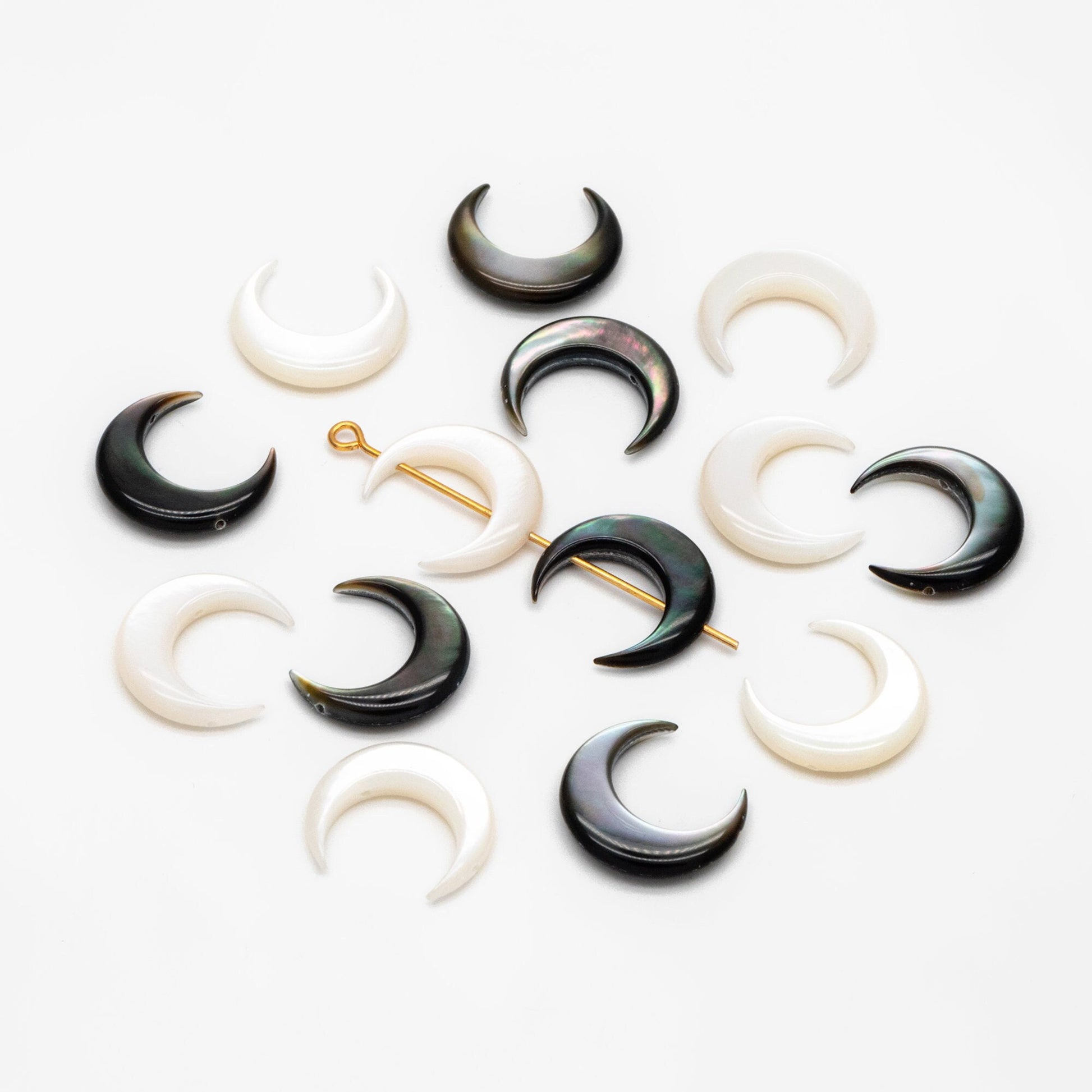 4pcs Mother of Pearl Crescent Moon Beads, Natural MOP Shell Moon Charms 15mm (V1427)