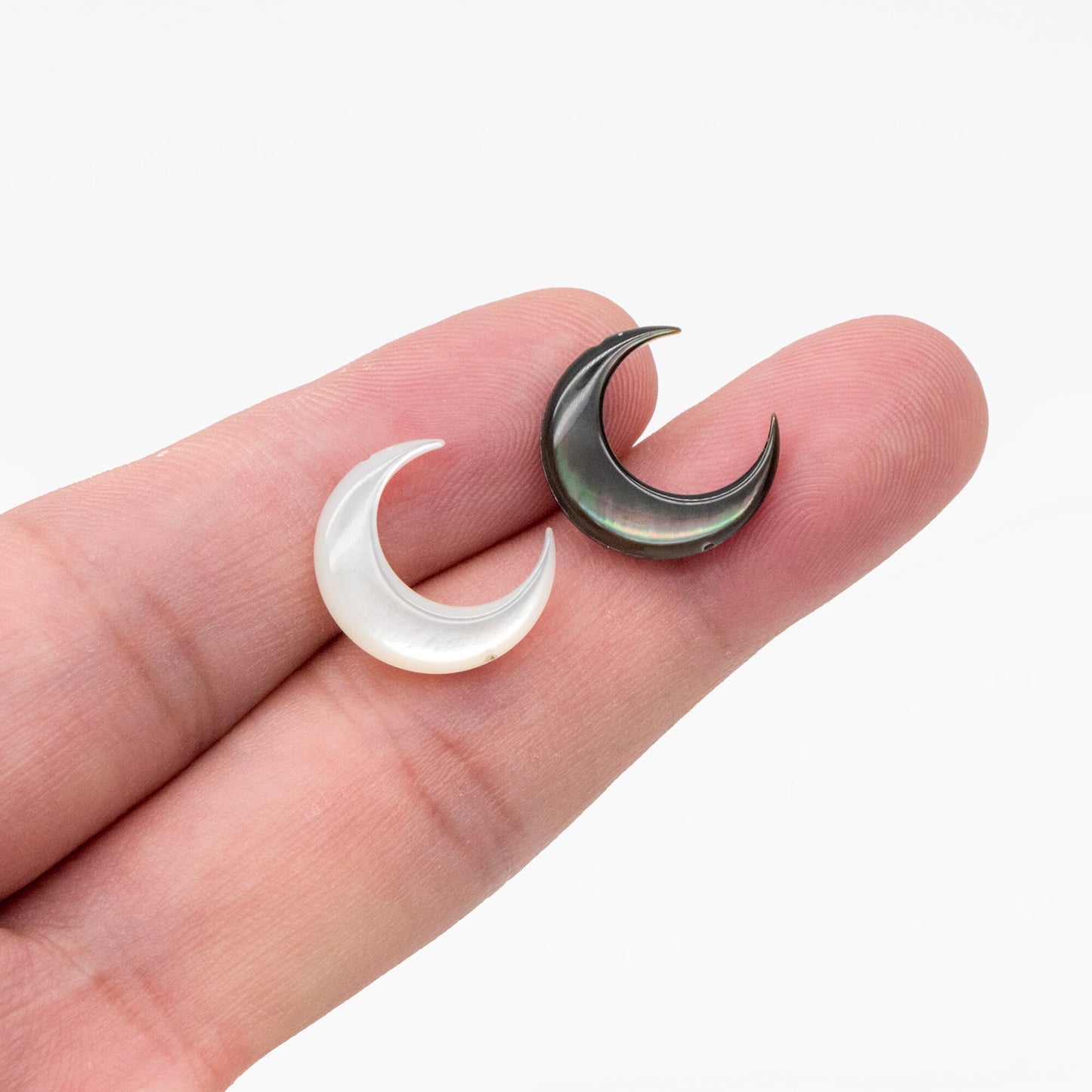 4pcs Mother of Pearl Crescent Moon Beads, Natural MOP Shell Moon Charms 15mm (V1427)