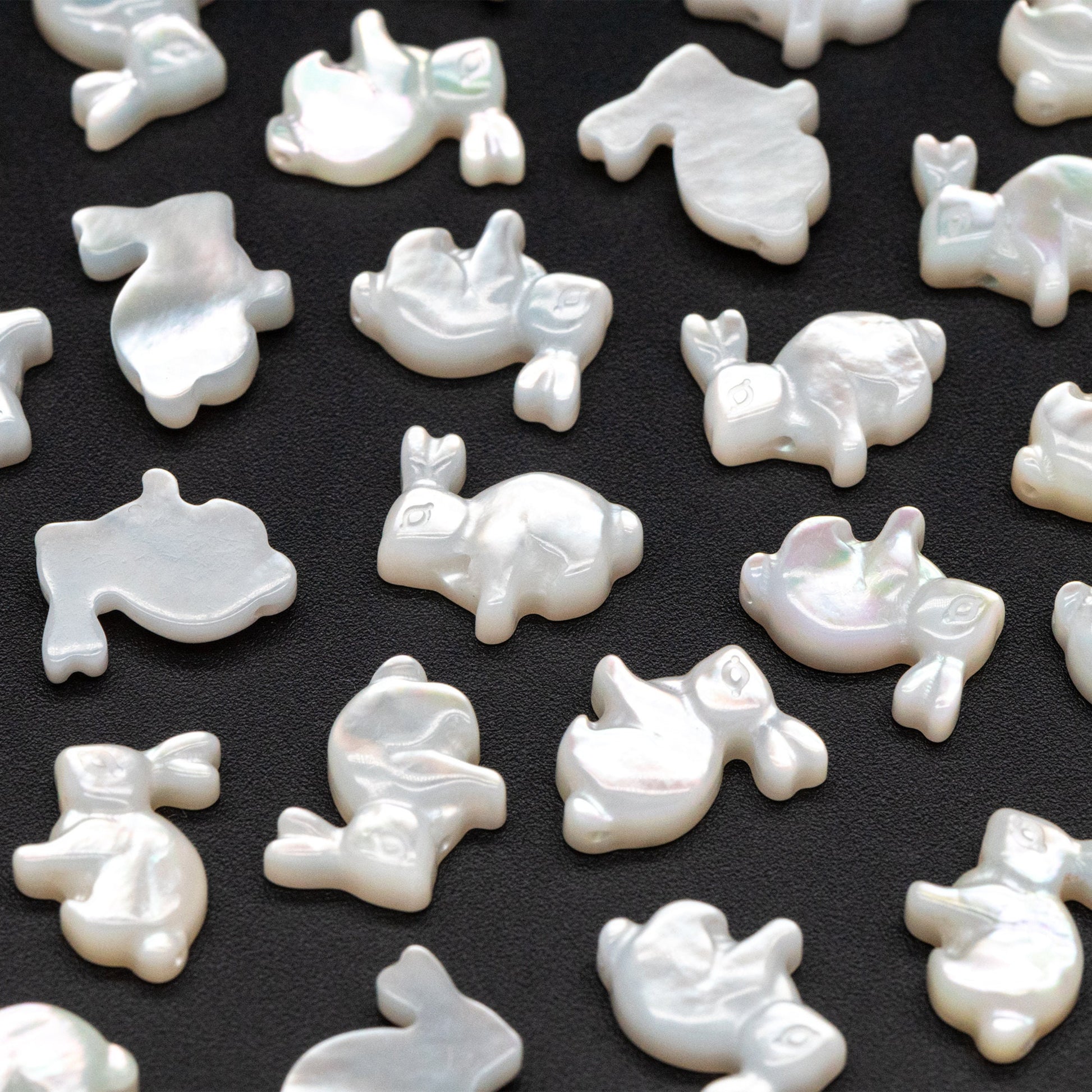 4pcs White Mother of Pearl Shell Rabbit beads, MOP Animal Charms (V1431)