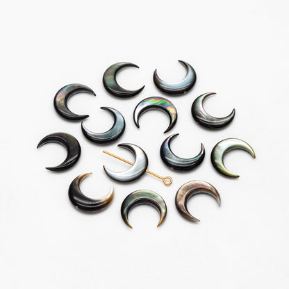 4pcs White/ Black mother of Pearl Crescent Moon Charms, Natural MOP Shell Horn Pendant 15mm (V1433)