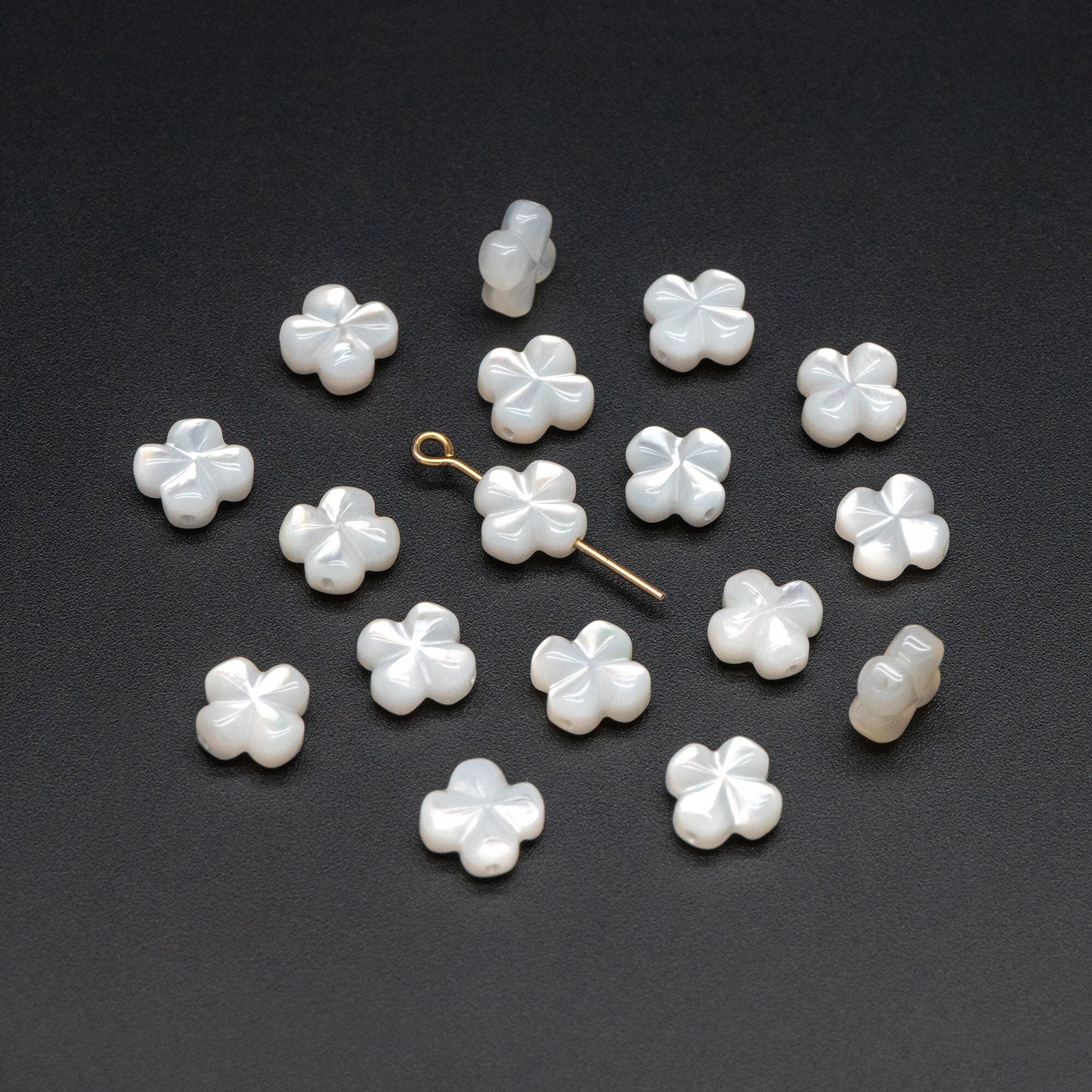 10pcs White Mother of Pearl 3D Shell Flower Beads 8mm (#V1429)