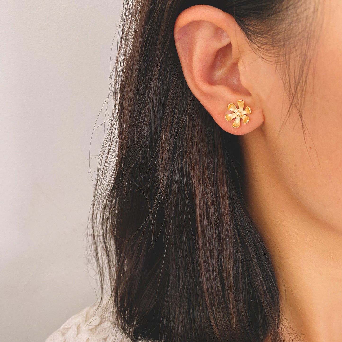 10pcs Gold Flower Ear Posts 11mm, Gold Plated Brass Stud Earrings, DIY Ear Findings (GB-3934)