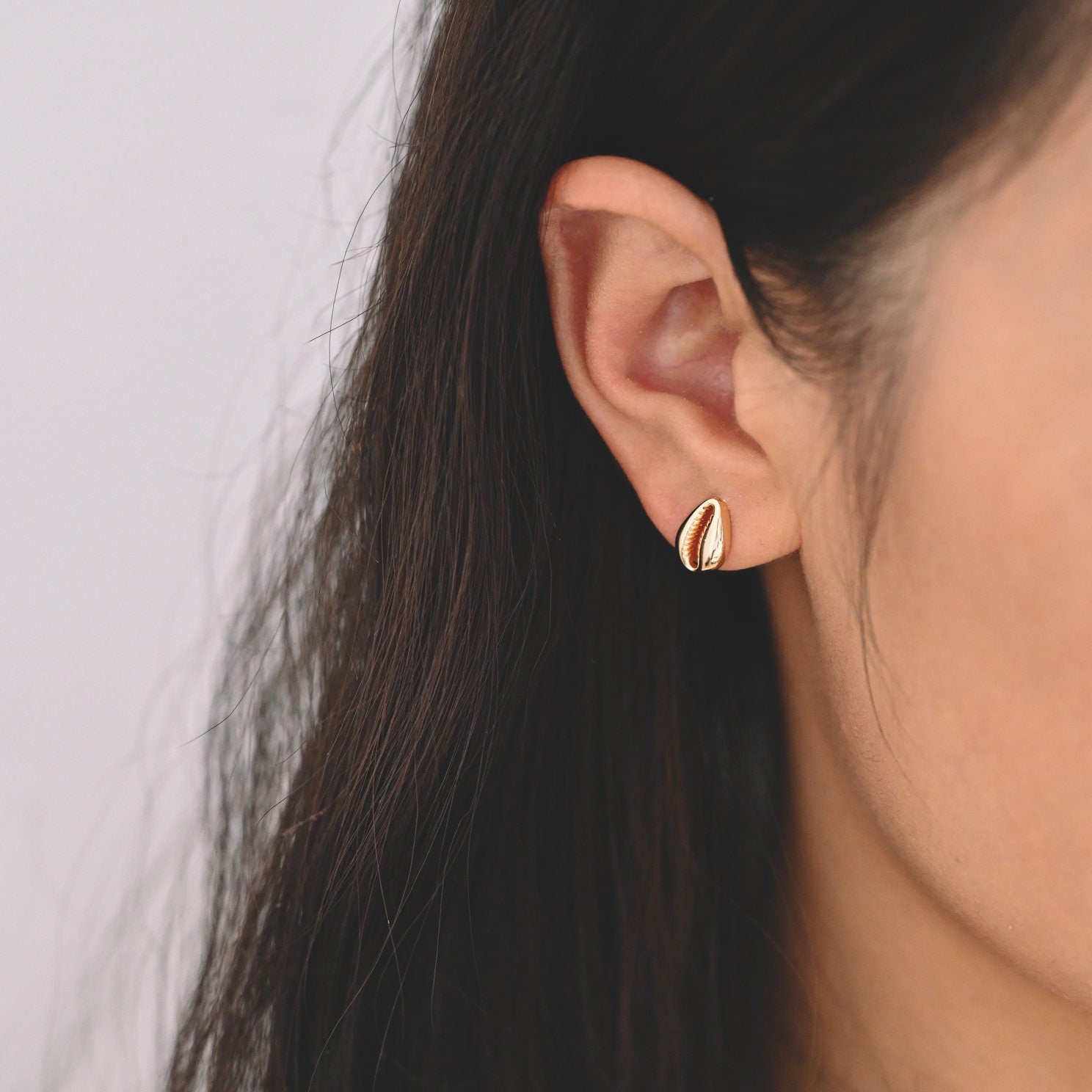 10pcs Gold Shell Earring 10x7mm, Gold plated Brass Seashell Stud Earrings (GB-3990)