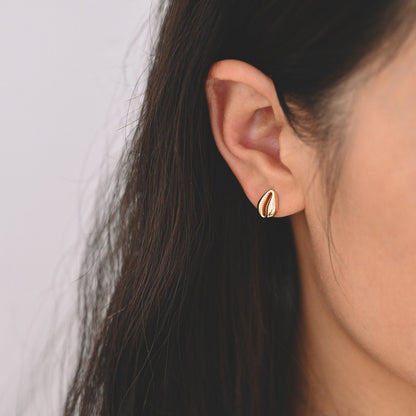 10pcs Gold Shell Earring 10x7mm, Gold plated Brass Seashell Stud Earrings (GB-3990)