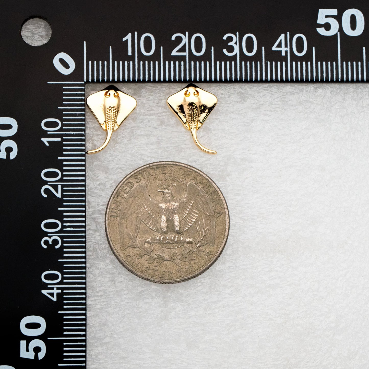 10pcs Gold Manta Ray Earrings, Gold plated Brass, Stingray Fish Stud Earrings (GB-4071)
