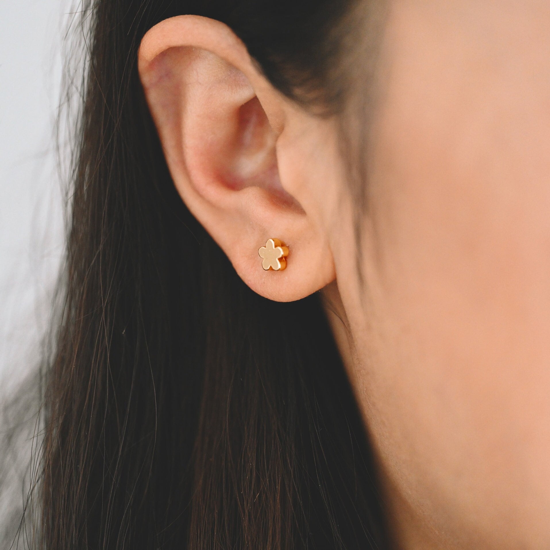 10pcs Gold Flower Ear Posts 6mm, 18K Gold plated Brass, Floral Earring Studs (GB-3331)