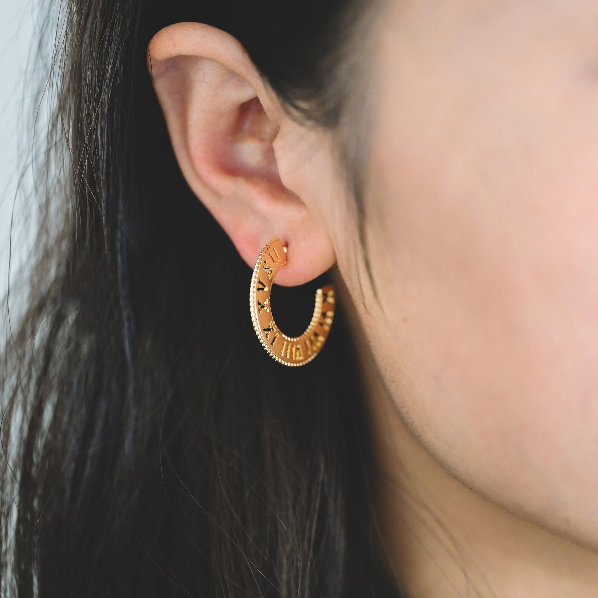 4pcs Gold Roman Numerals Round Circle Earrings 26mm, Gold plated Brass, Dainty Geometric Hoop Stud Earrings (GB-4034)