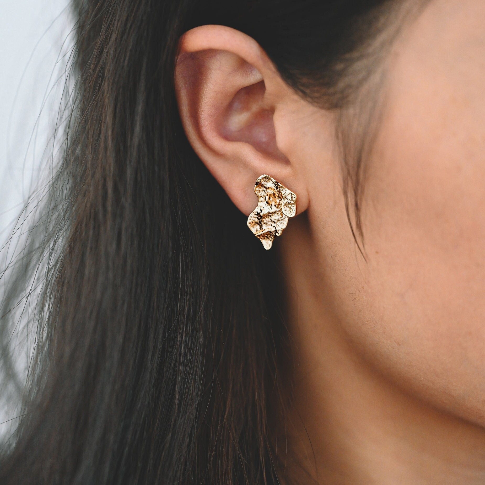 10pcs 18K Gold Plated Hammered Ear Posts: Irregular Stud Components (GB-3165)