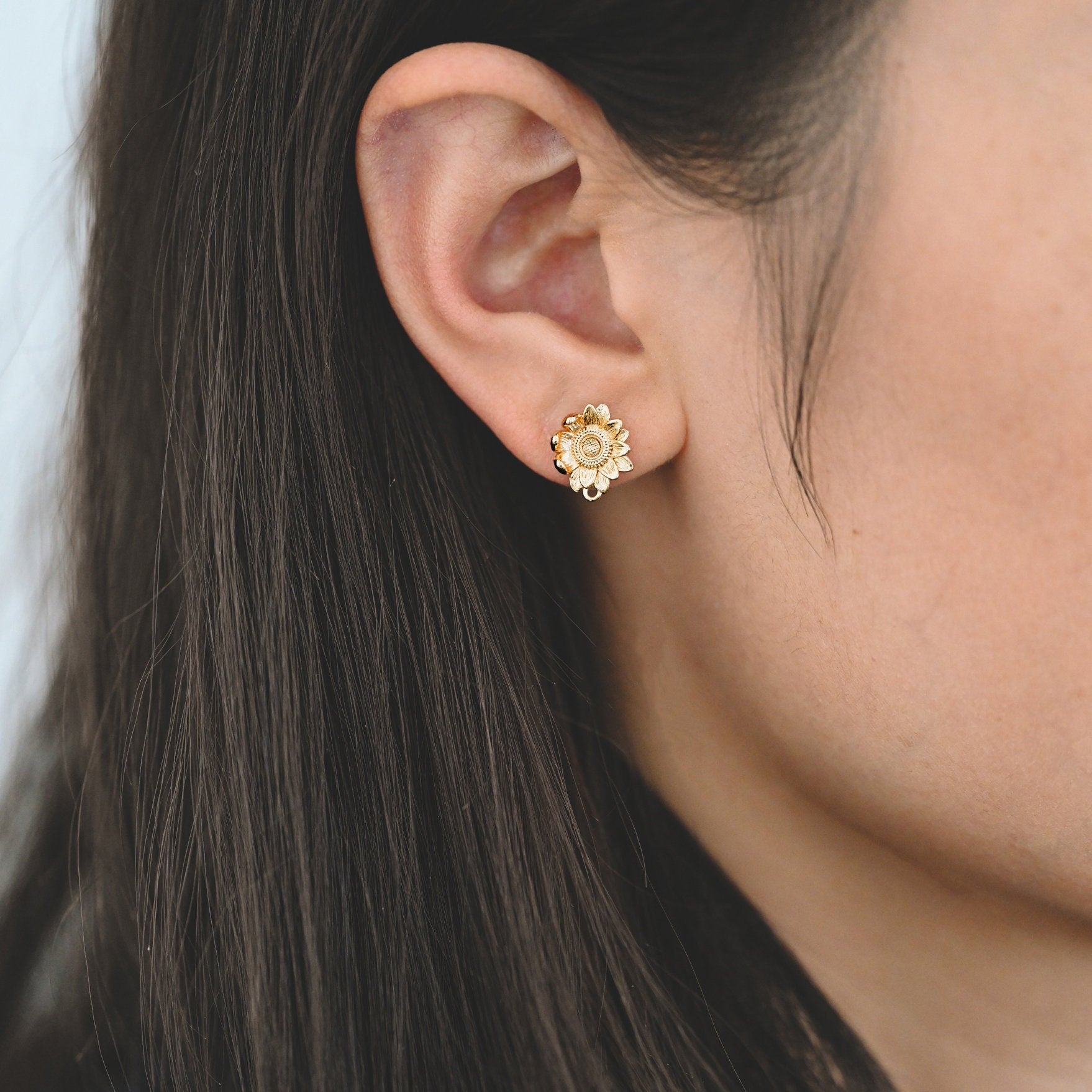 10pcs Gold Sunflower Earrings, Gold plated Brass Floral Stud Earring with Loop (GB-3224)