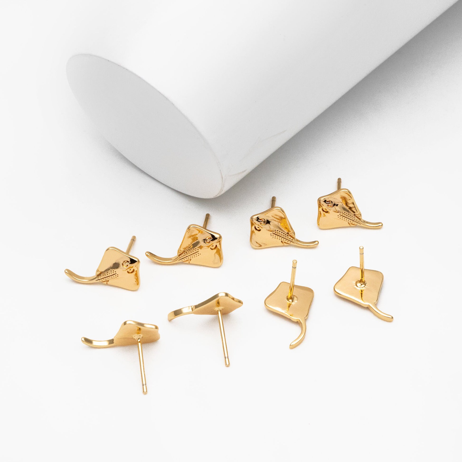 10pcs Gold Manta Ray Earrings, Gold plated Brass, Stingray Fish Stud Earrings (GB-4460-K)