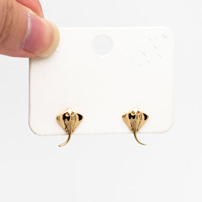 10pcs Gold Manta Ray Earrings, Gold plated Brass, Stingray Fish Stud Earrings (GB-4460-K)