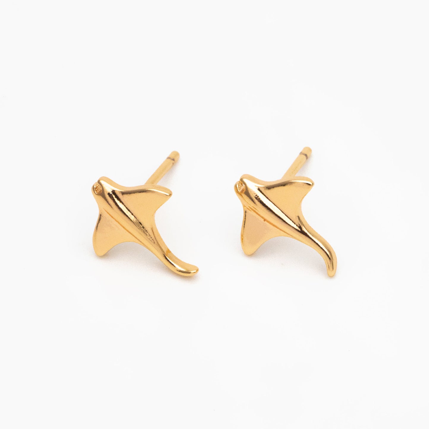 10pcs Gold Manta Ray Earrings, Gold plated Brass, Stingray Fish Stud Earrings (GB-4107)