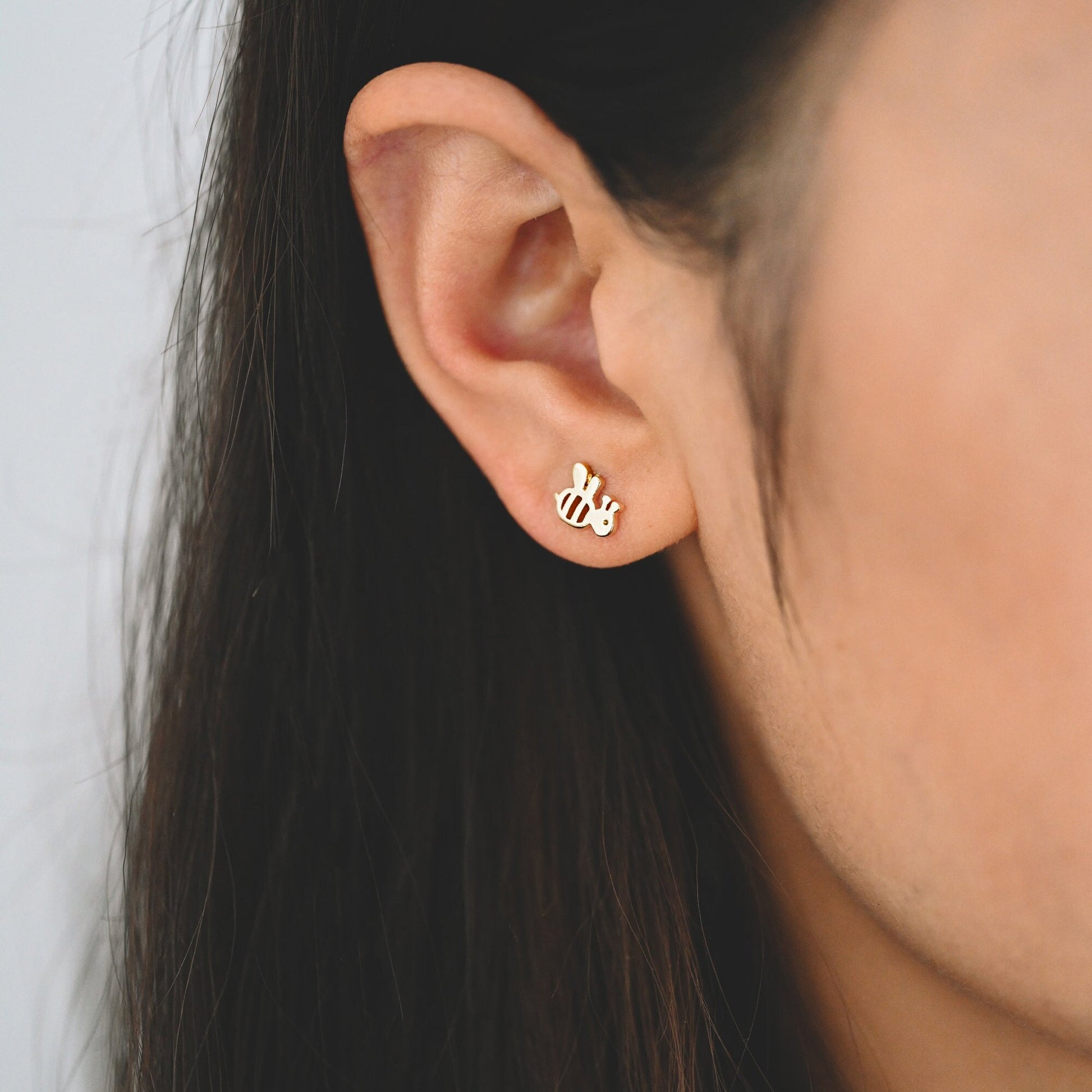 10pcs Gold Bee Ear posts 7x8mm, Gold Plated Brass Minimalist Stud Earrings (GB-3310)