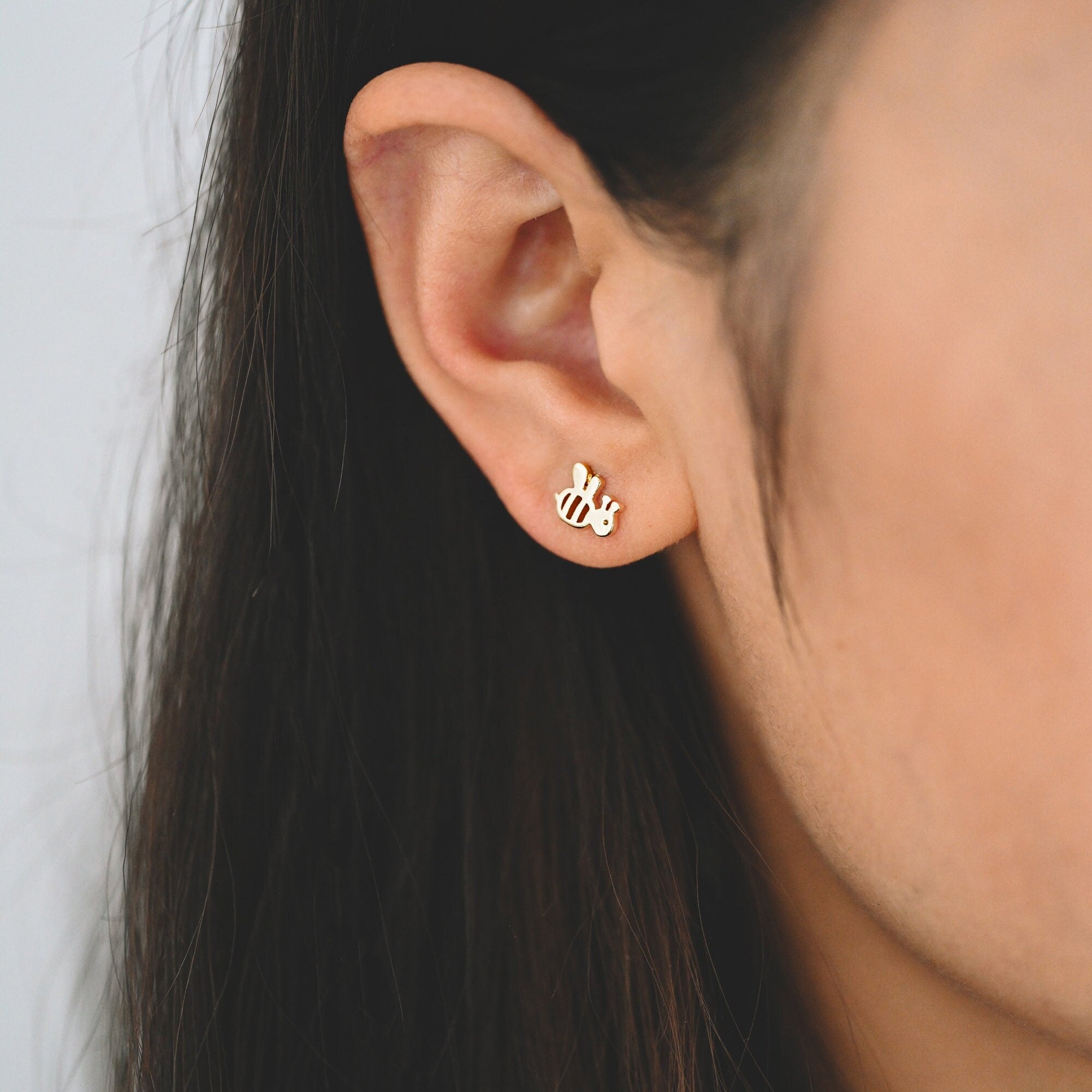 10pcs Gold Bee Ear posts 7x8mm, Gold Plated Brass Minimalist Stud Earrings (GB-3310)