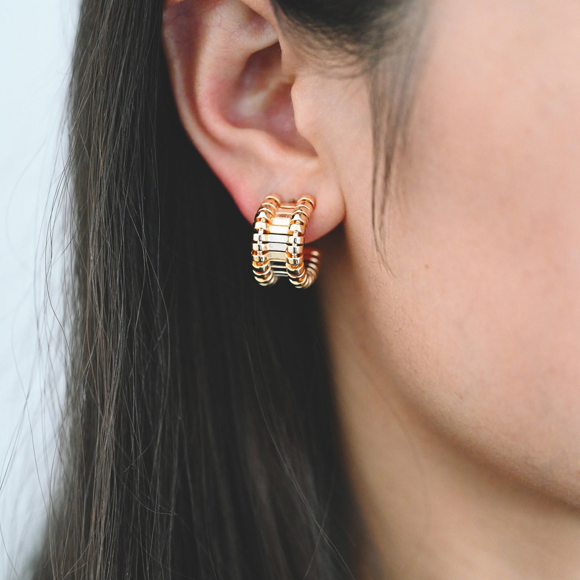 4pcs Gold Round Circle Ear Posts 18mm, Gold plated Brass, Geometric Hoop Stud Earrings (GB-3341)