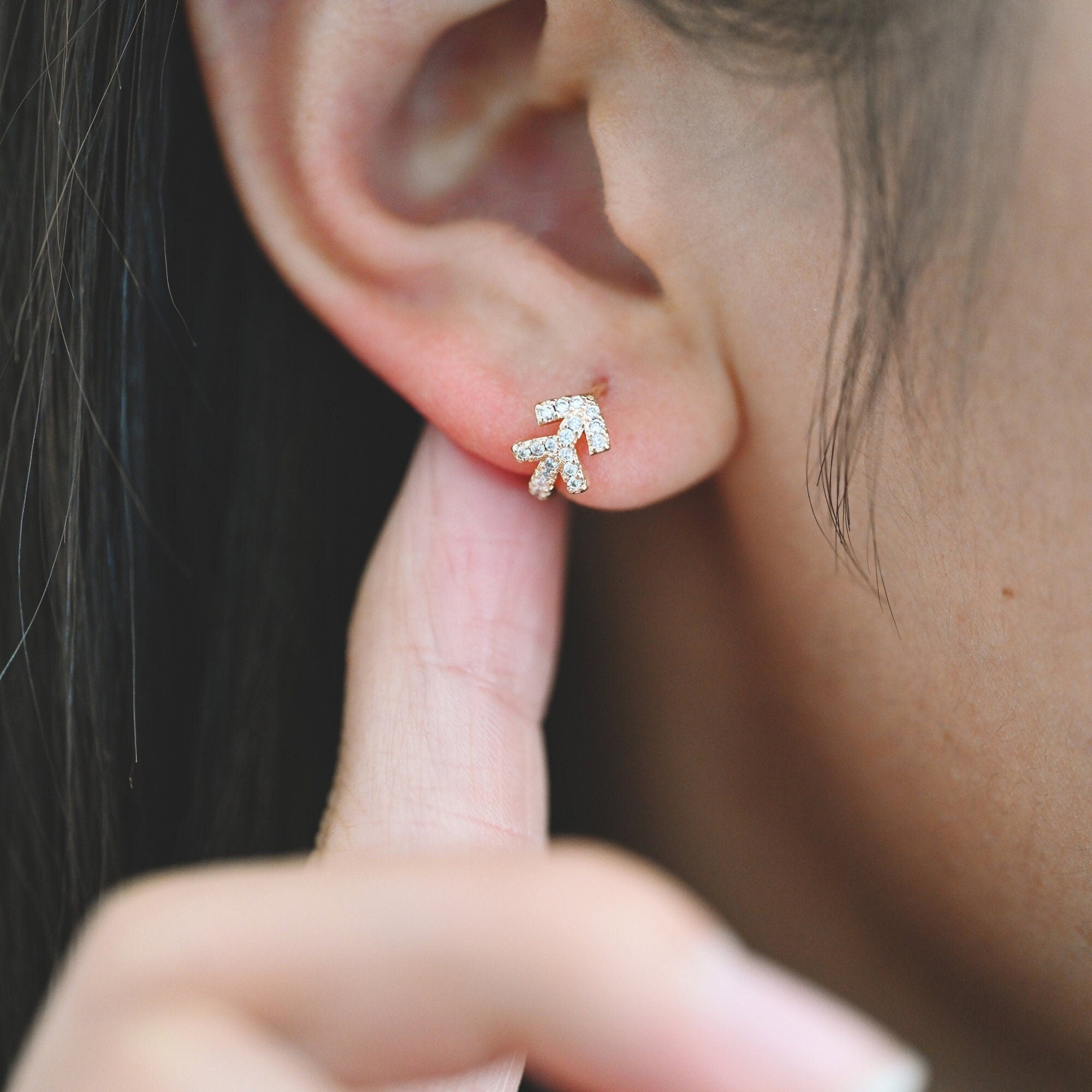 4pcs CZ Pave Arrow Hoop Earrings, 10mm, Huggie Earrings, Minimalist Earring, Small Gold Hoops Earring (GB-3399-D)