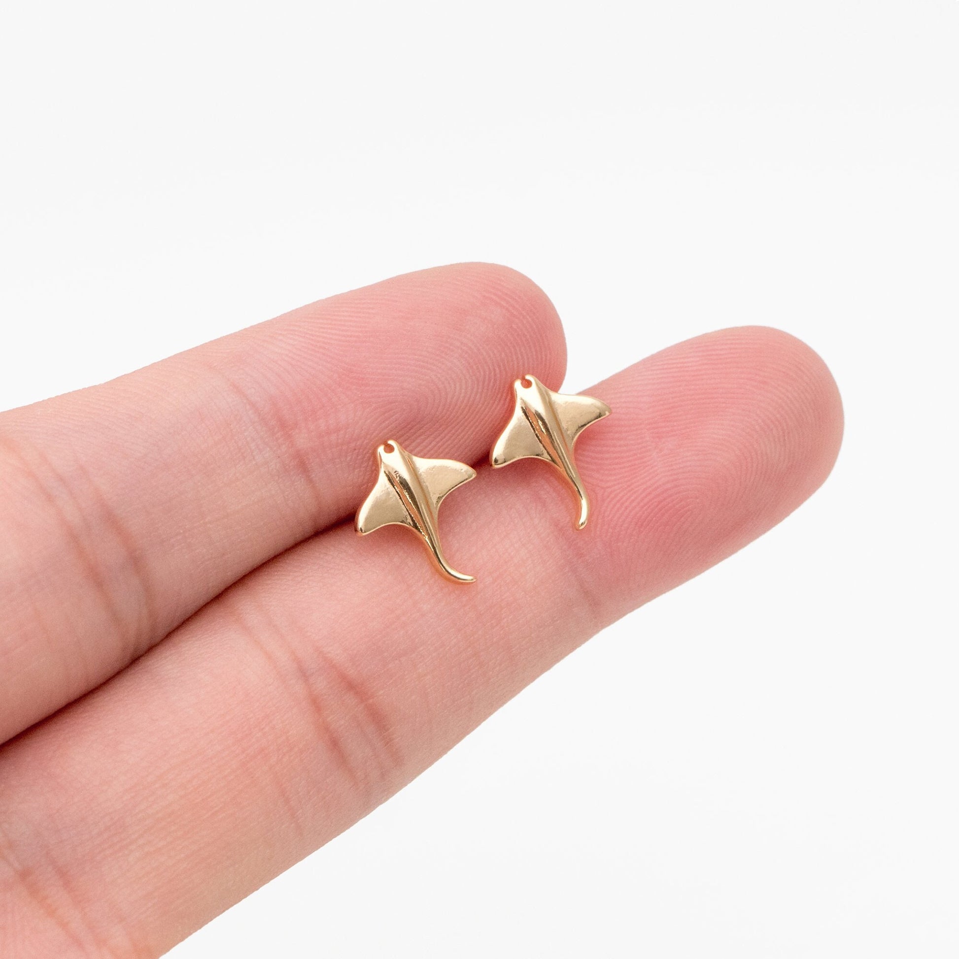 10pcs Gold Manta Ray Earrings, Gold plated Brass, Stingray Fish Stud Earrings (GB-4107)