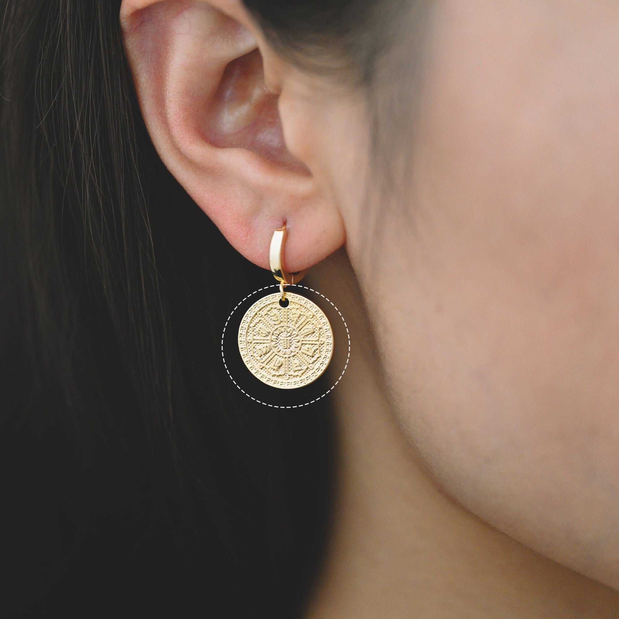 4pcs Gold hammered Coin Charms, Amulet Pendants, Jewelry Supplies (GB-1766-A)