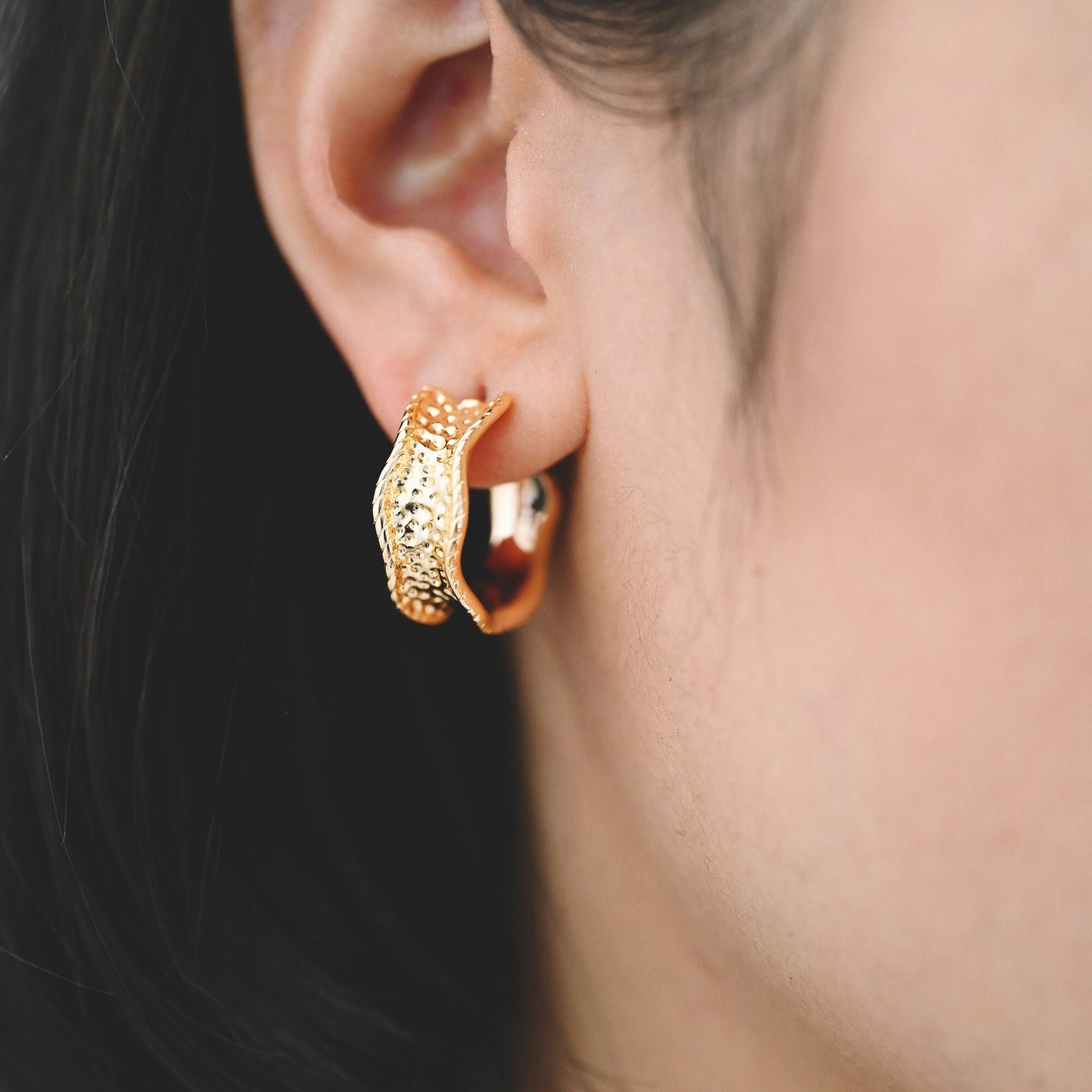 10pcs Gold chunky hoop earring, Hammered hoops, thick hoop earrings (GB-1963)