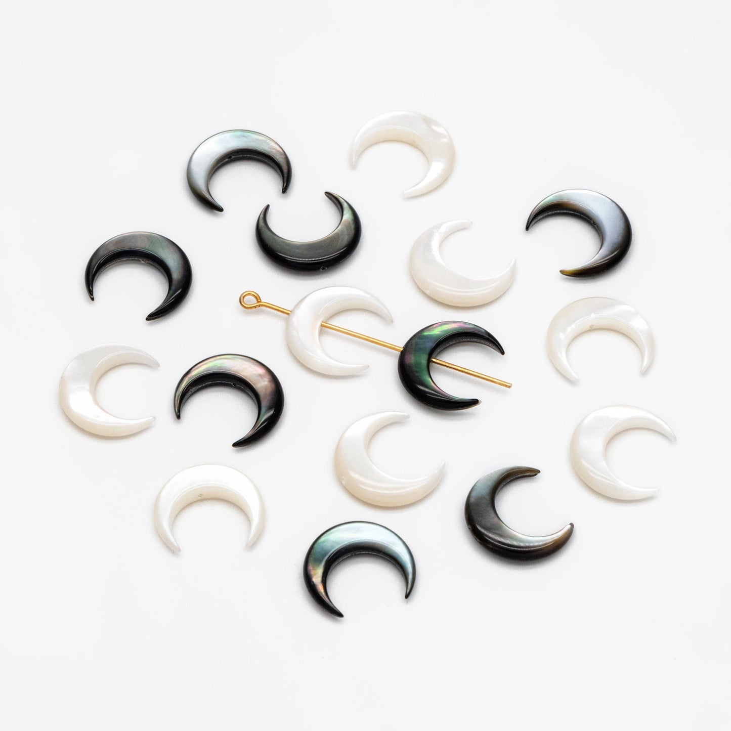 4pcs White/ Black mother of Pearl Crescent Moon Charms, Natural MOP Shell Horn Pendant 15mm (V1433)