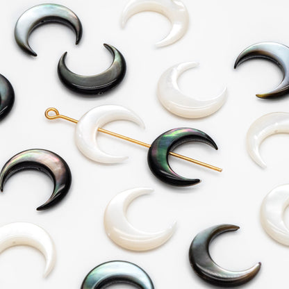 4pcs White/ Black mother of Pearl Crescent Moon Charms, Natural MOP Shell Horn Pendant 15mm (V1433)