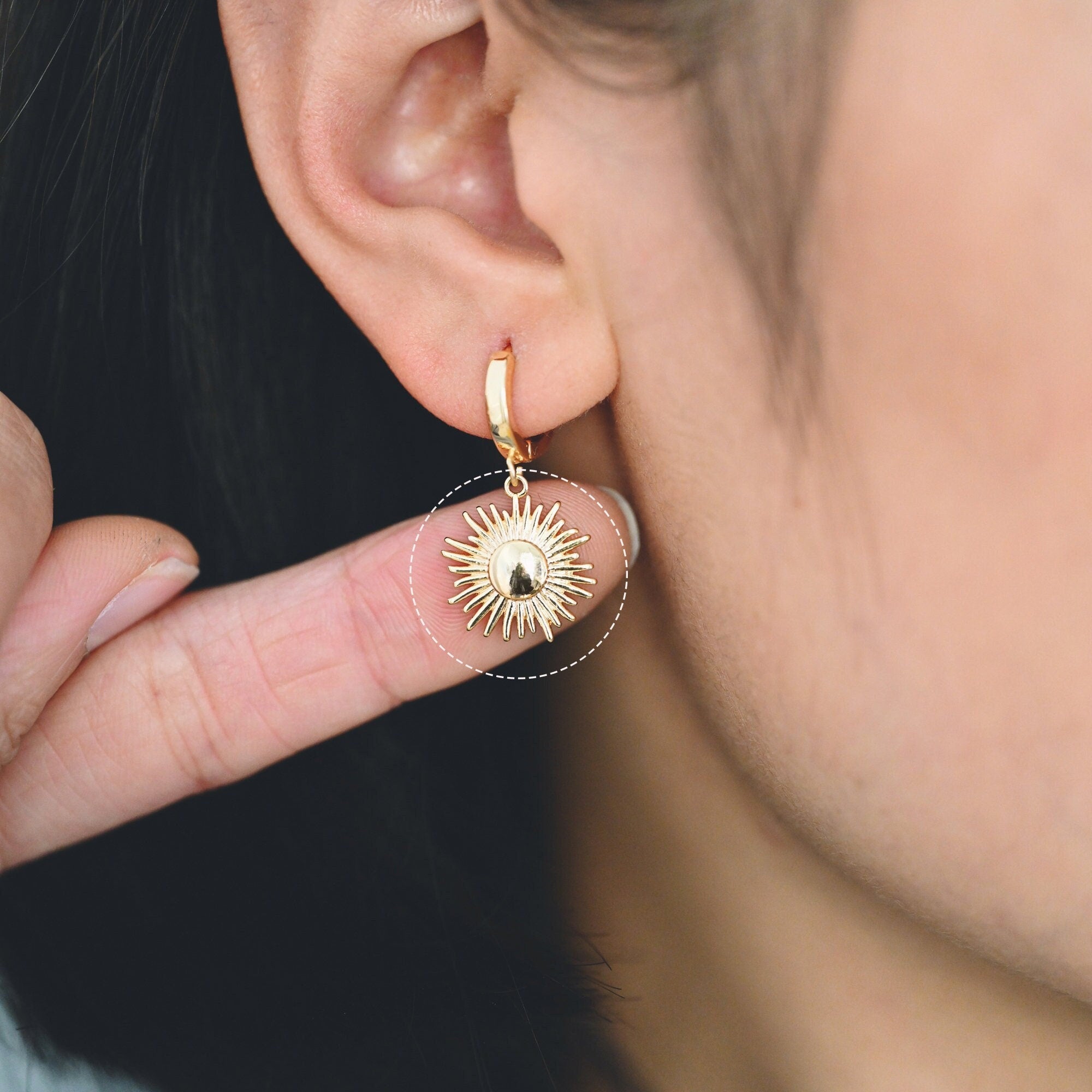 4pcs Gold/ Silver Tone Round Sun Charms 16x14mm, 18K Gold/ Rhodium plated Brass, Disk Sun Pendants (GB-1311-B)