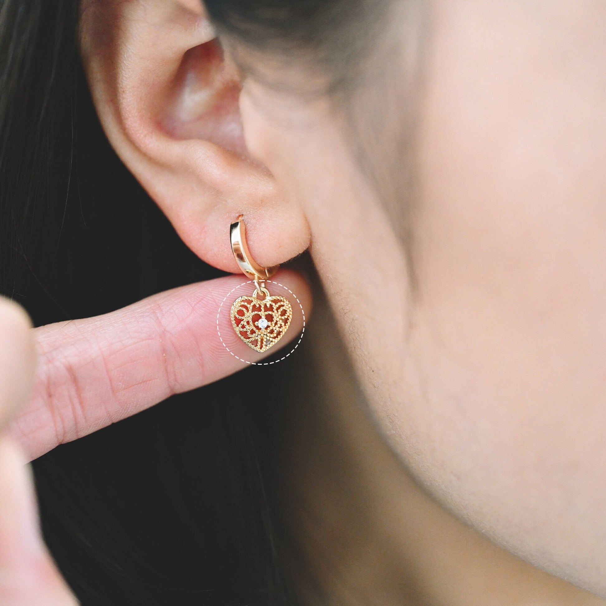 8pcs Gold Filigree Heart Charms: 18K Gold Plated Pendants (GB-1998)