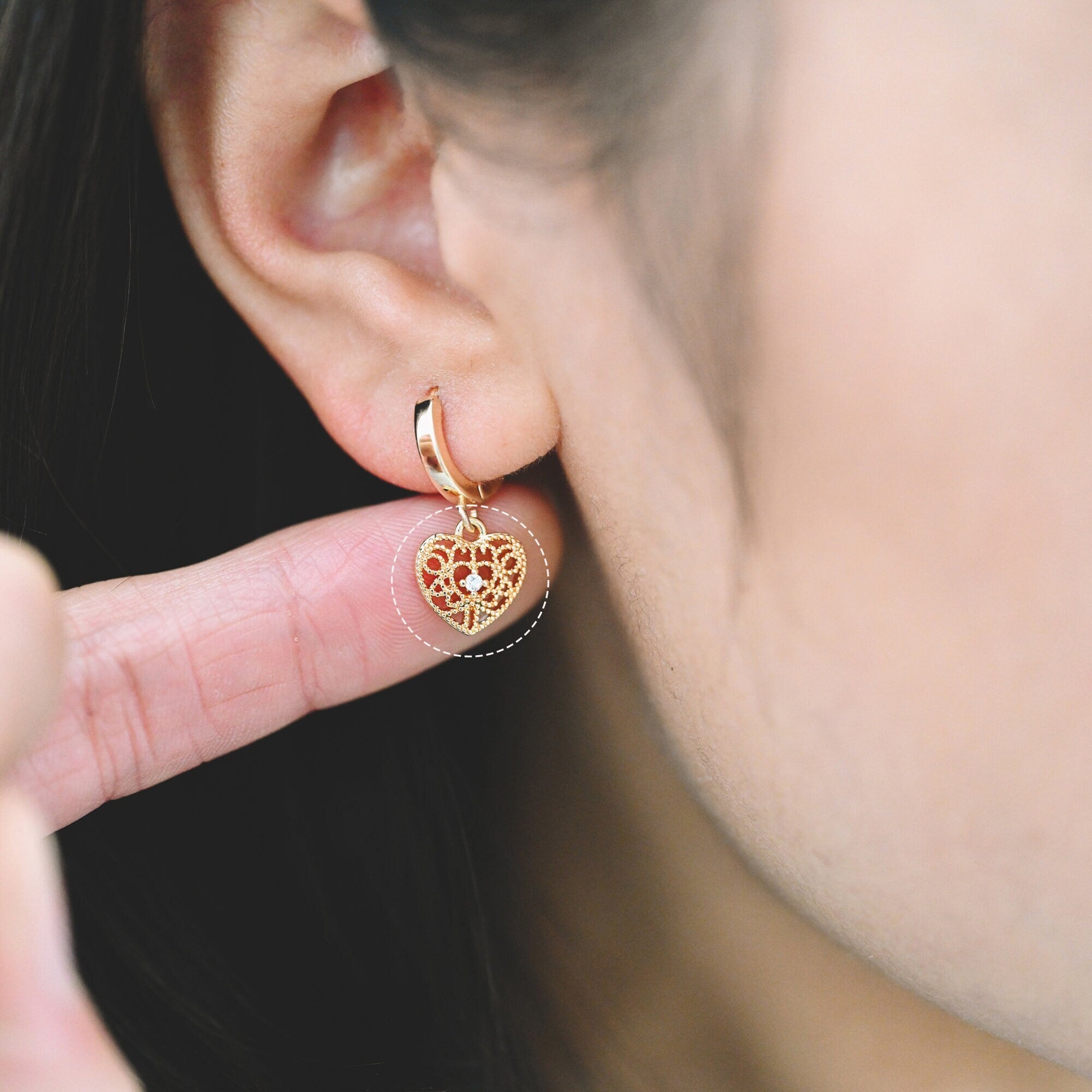 8pcs Gold Filigree Heart Charms: 18K Gold Plated Pendants (GB-1998)