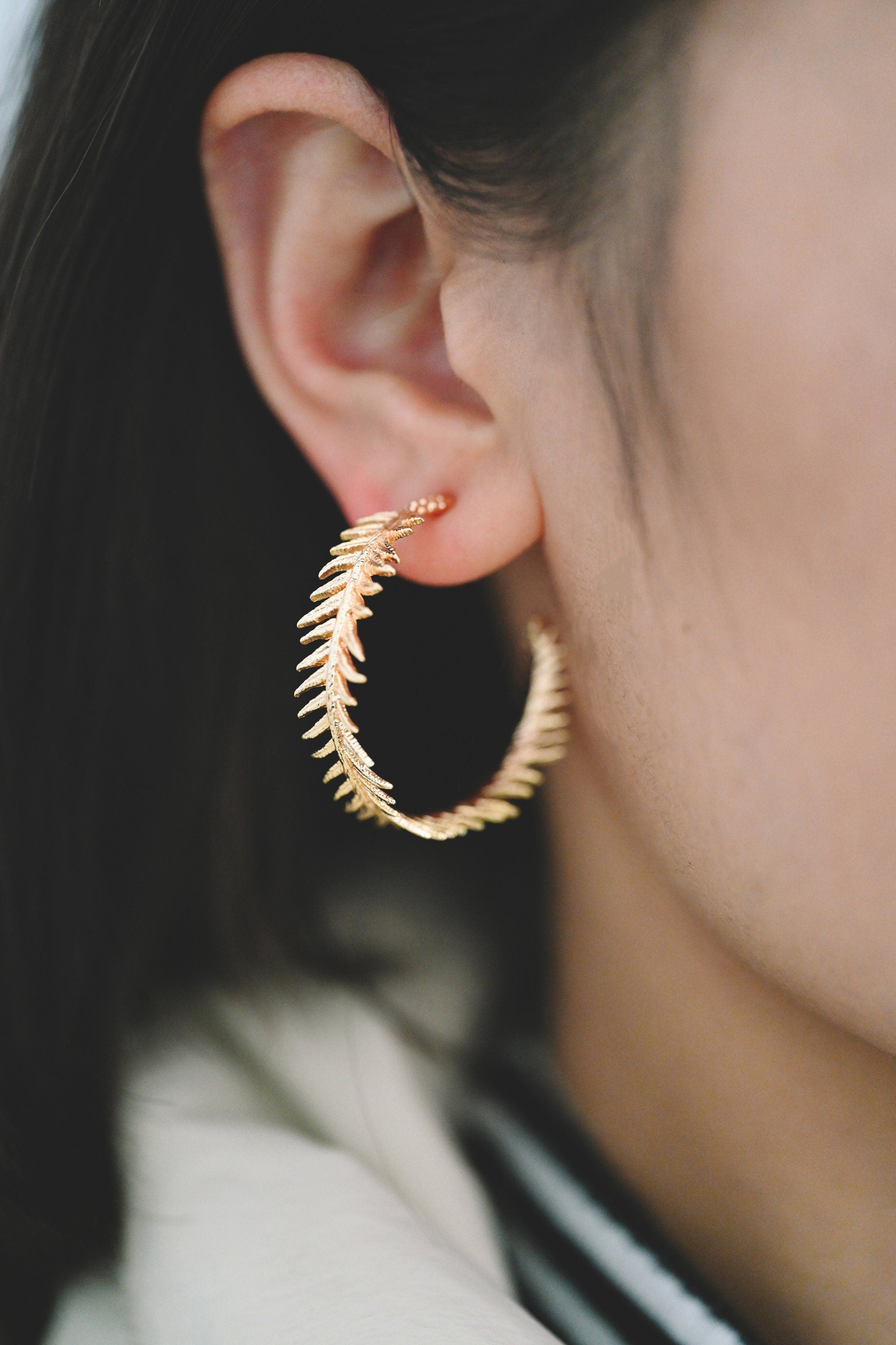 4pcs Gold / Silver Tone Feather Earring Studs 34mm, 18K Gold/ Rhodium plated Brass, Round Circle Leaf Earring (GB-1050)