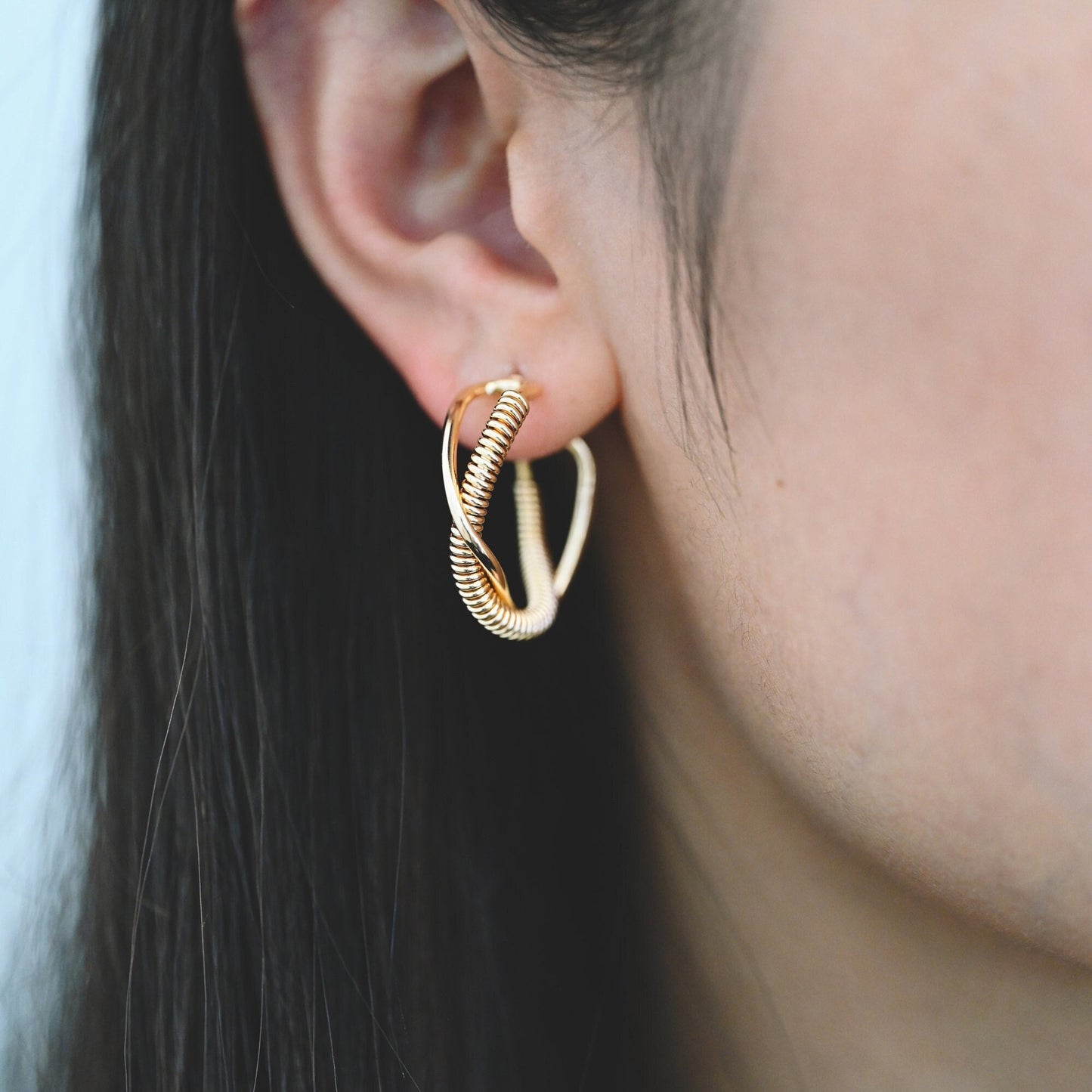 4pcs Gold Round Circle Ear Posts 26mm, Twisted Wire Stud Earrings, Simple Geometric Hoop Earrings (GB-3388)