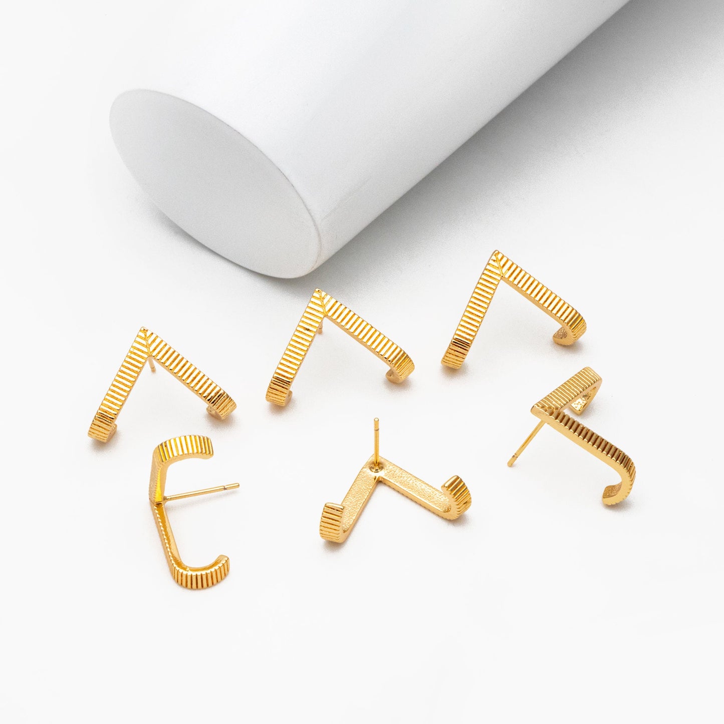 4pcs Gold V-shaped Earrings 15x22mm, 18K Gold Plated Brass, Dainty Stud Earrings (#GB-4218)