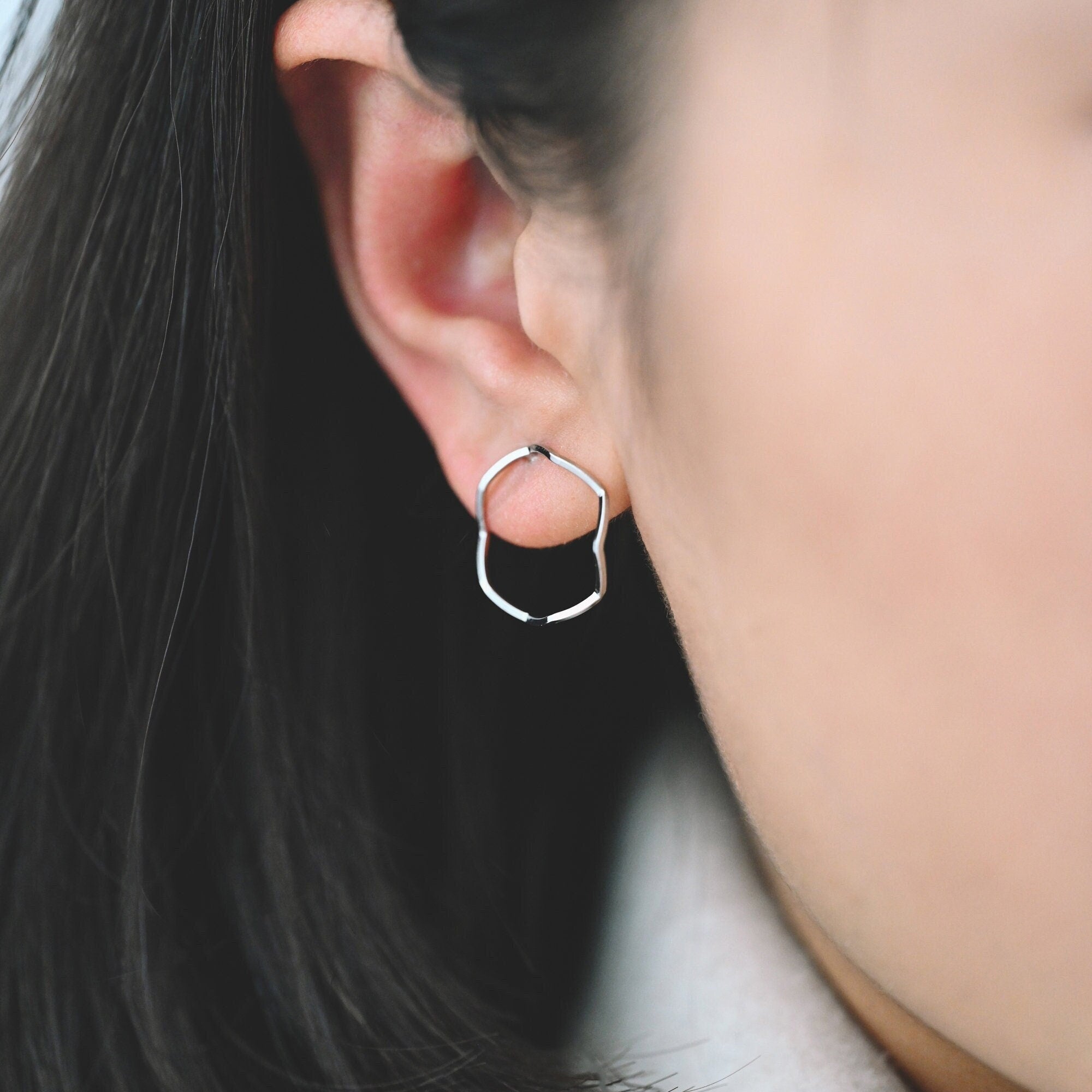 10pcs Round Loop Hoop Ear Posts, Rhodium plated Brass, Circle Stud Earring, DIY Ear Wire Findings (GB-688-2)