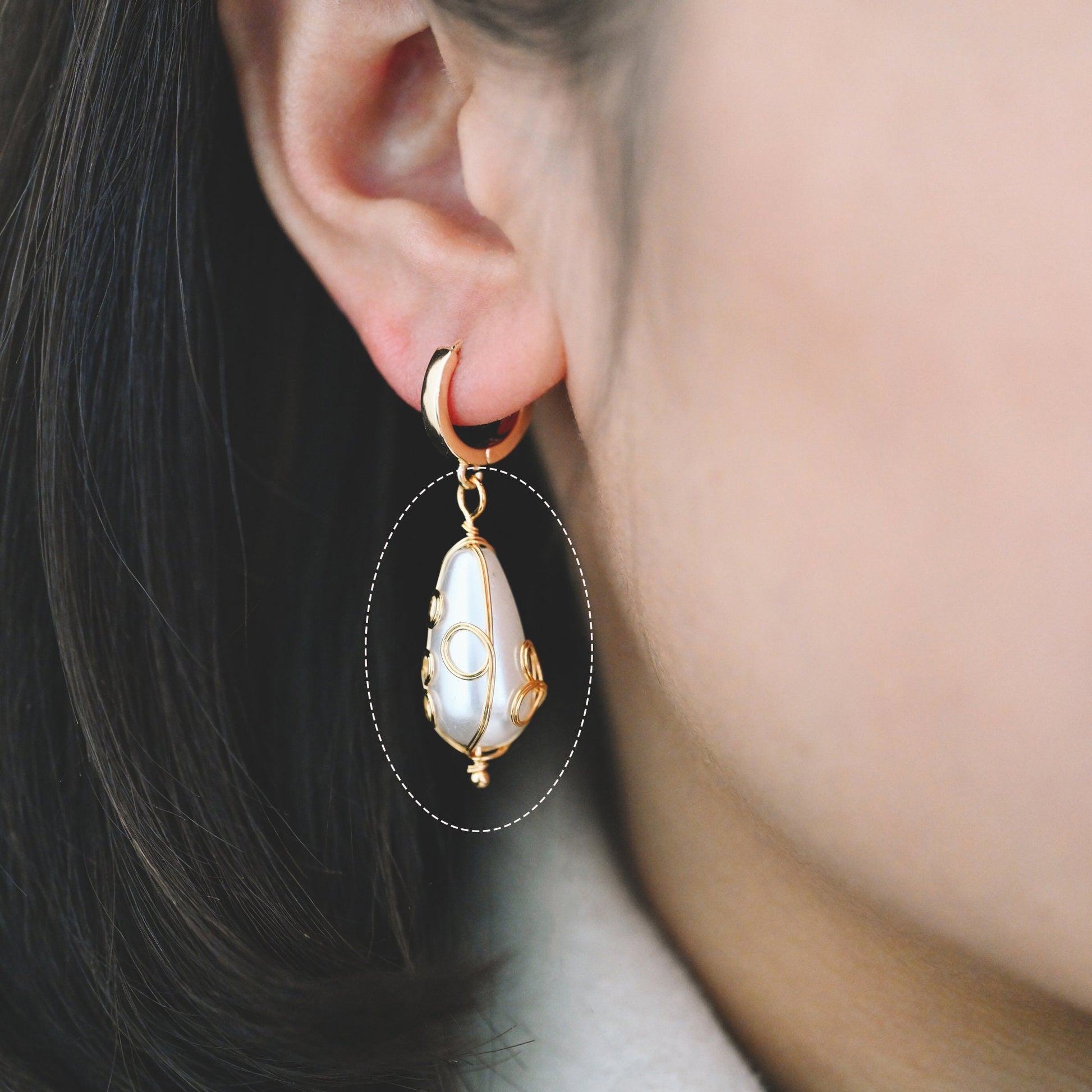 10pcs Gold Wire Wrapped Teardrop Charms 30x11mm, Wired Faux Pearl Pendants (GB-696)