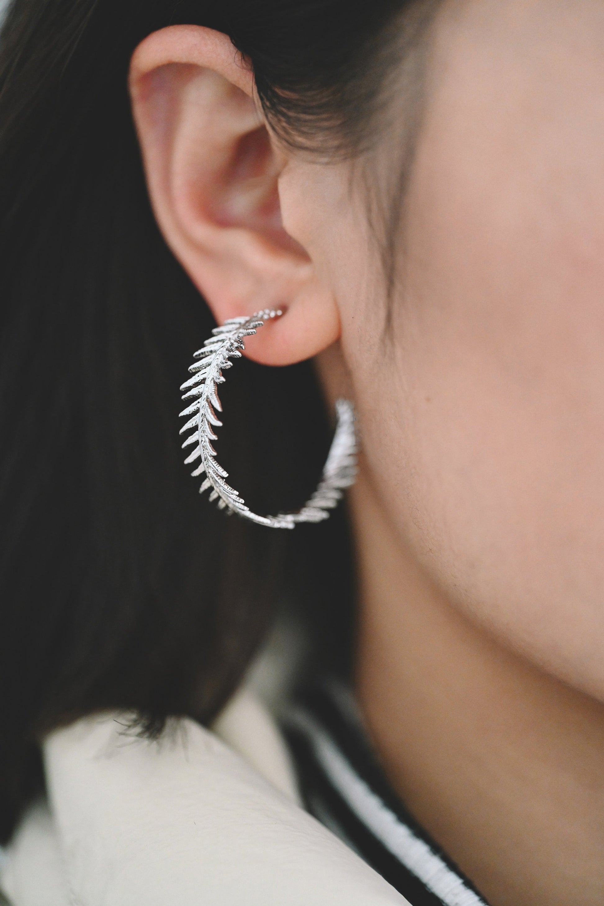 4pcs Gold / Silver Tone Feather Earring Studs 34mm, 18K Gold/ Rhodium plated Brass, Round Circle Leaf Earring (GB-1050)