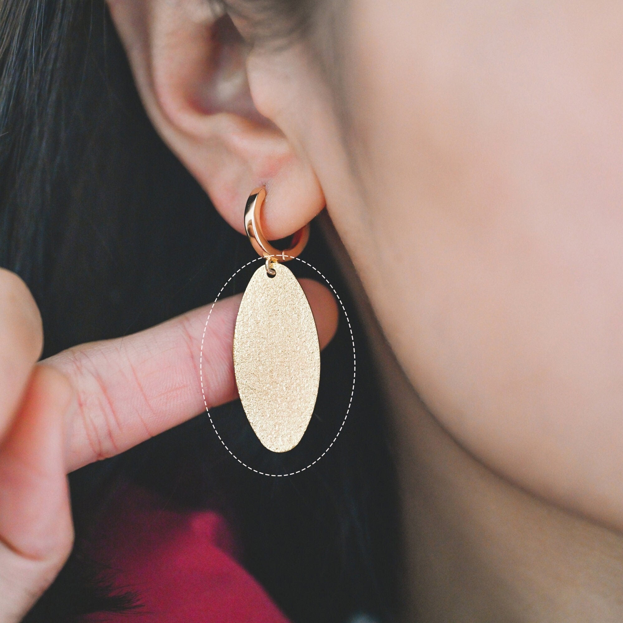 10pcs Gold Oval Disc Pendants 31mm, Gold plated Brass Geometric Disk Charms (GB-265-F)