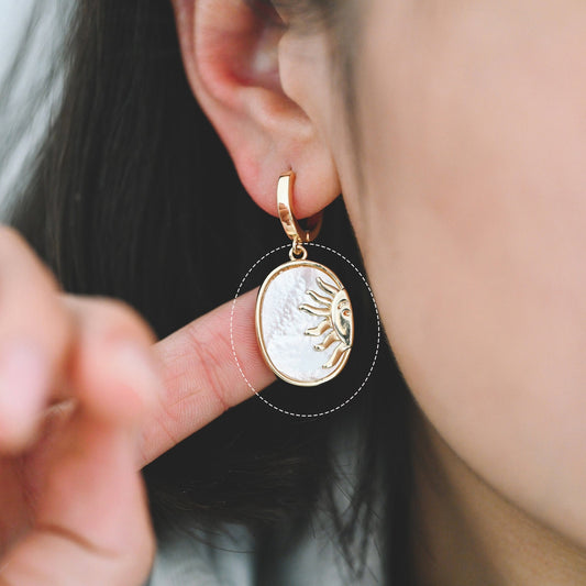 4pcs Shell Pave Gold Sun Charm, 18K Gold plated Brass, Sun Face Oval Pendants (GB-2259-G)