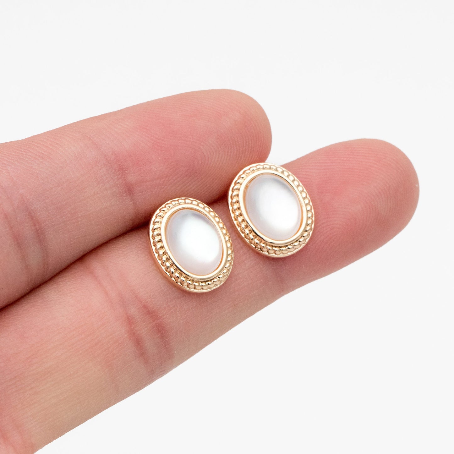 4pcs Shell Pave Oval Earrings 13x11mm, Gold Plated Brass Geometric Stud Earrings (#GB-4244)